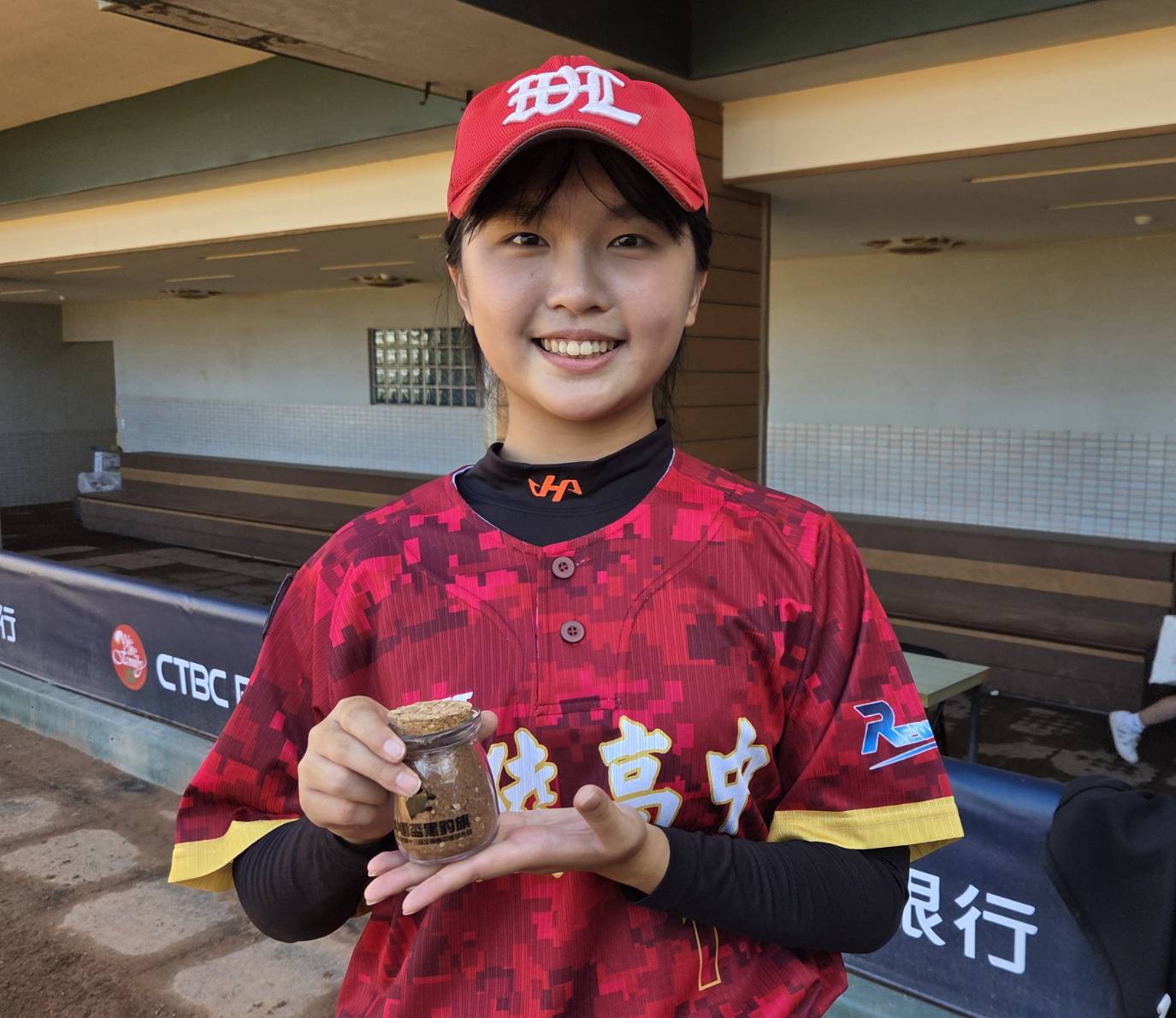 中信盃黑豹旗》武陵0:15輸穀保被淘汰　唯一女選手楊芷寓首度登板對上U18國手：開心有抓到出局數