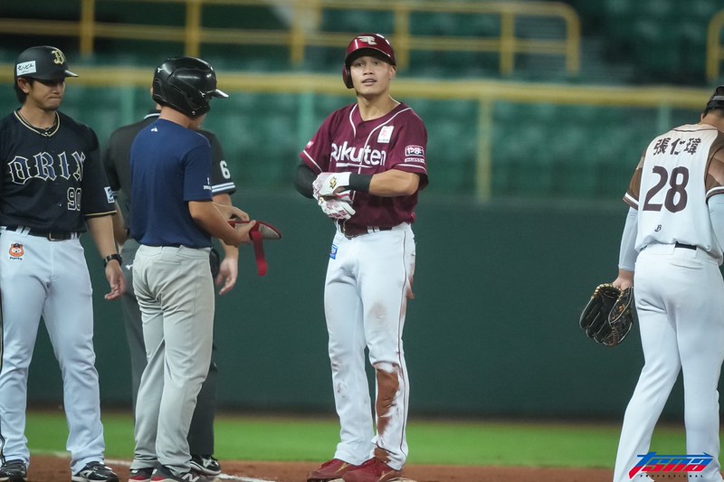 冬盟》平凡二壘滾地球陽柏翔狂衝一壘測到3秒84　彭政閔以為碼表按太慢