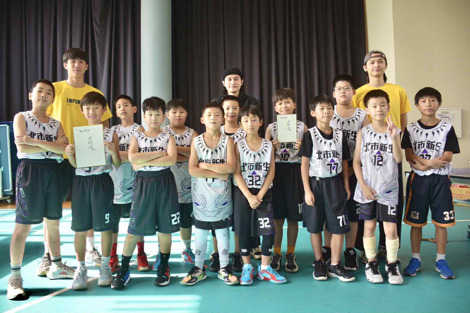 籃球》陳信安、高錦瑋　為新生黑豹盃U10孩童加油打氣