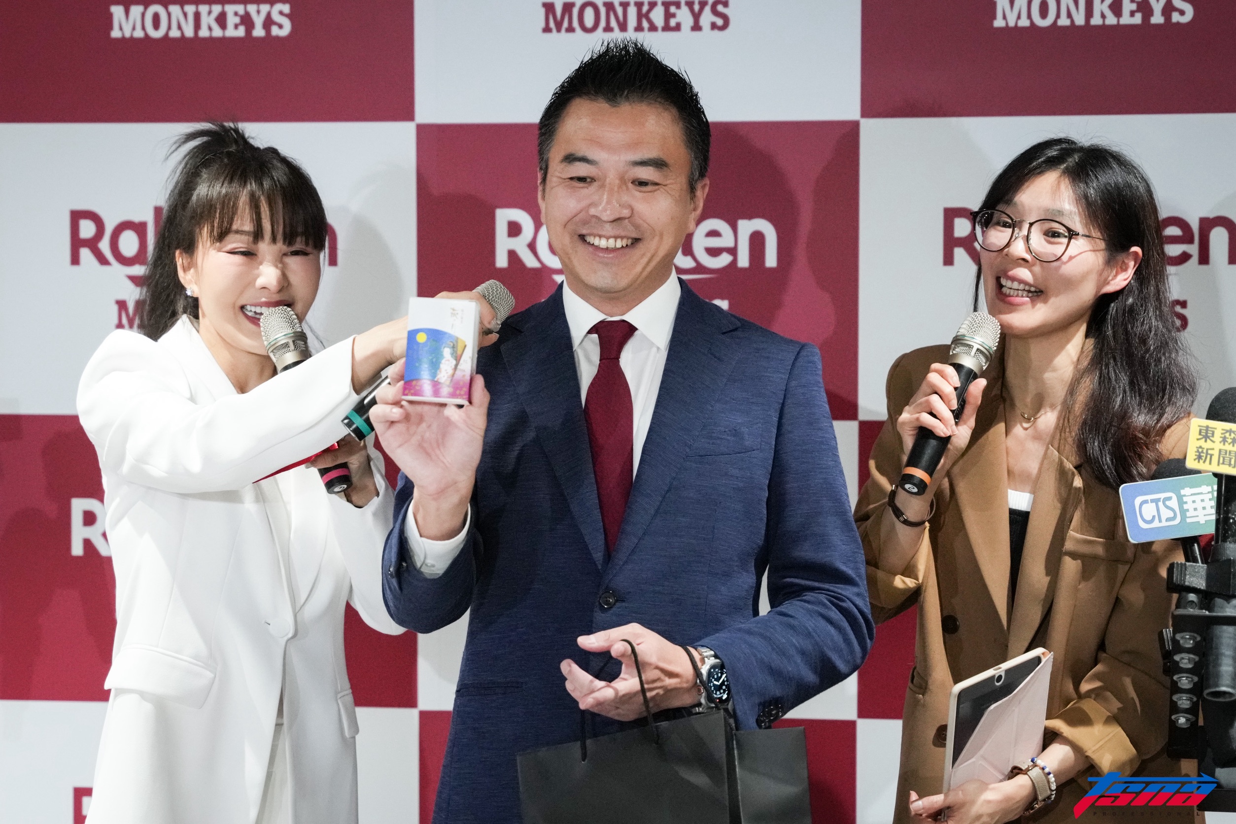 樂天桃猿》代理領隊森井誠之親自發媒體「大禮包」！　樂天準備宮城特產伴手禮