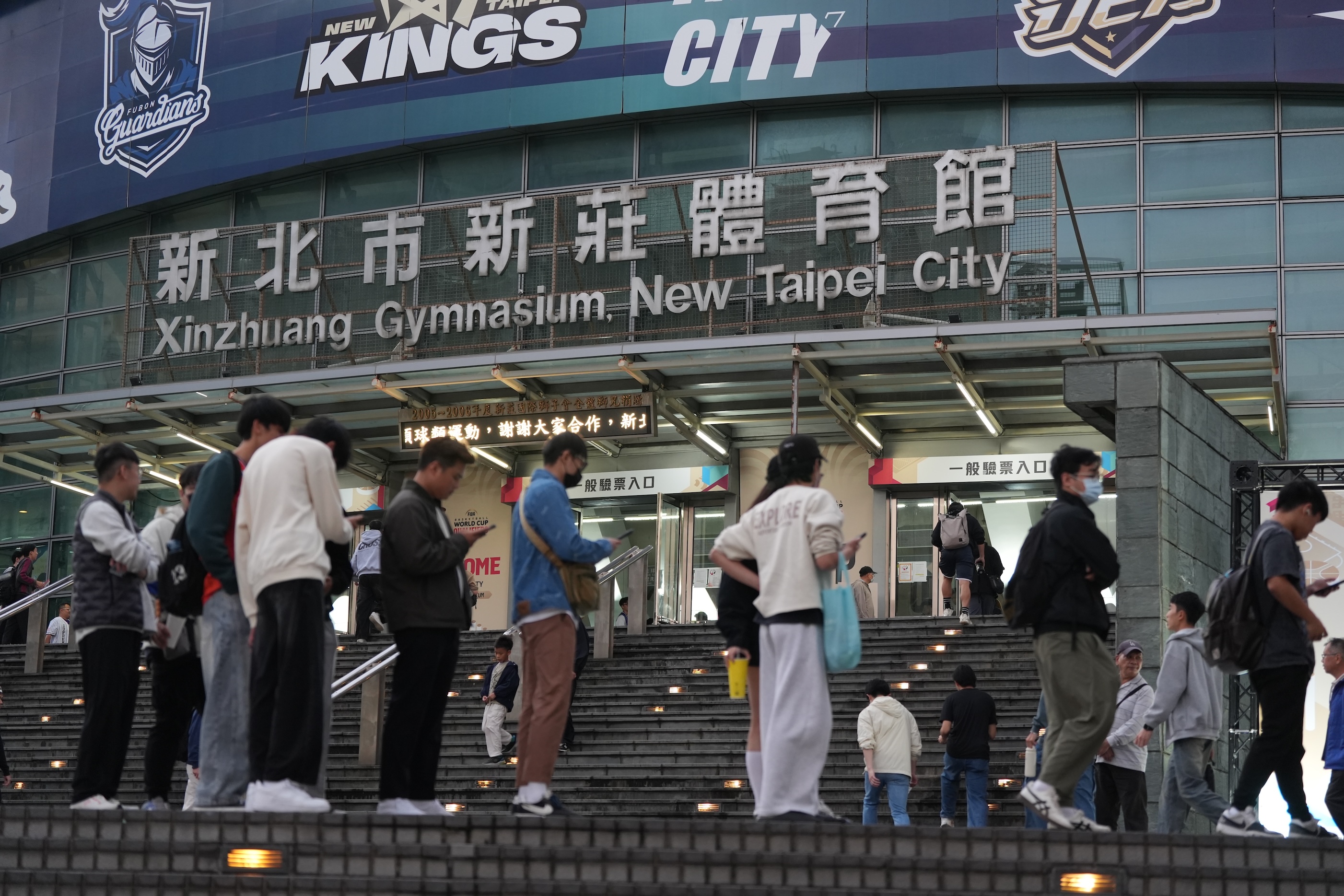 世界盃男籃資格賽》中華、日本之戰　現場售票口大排長龍