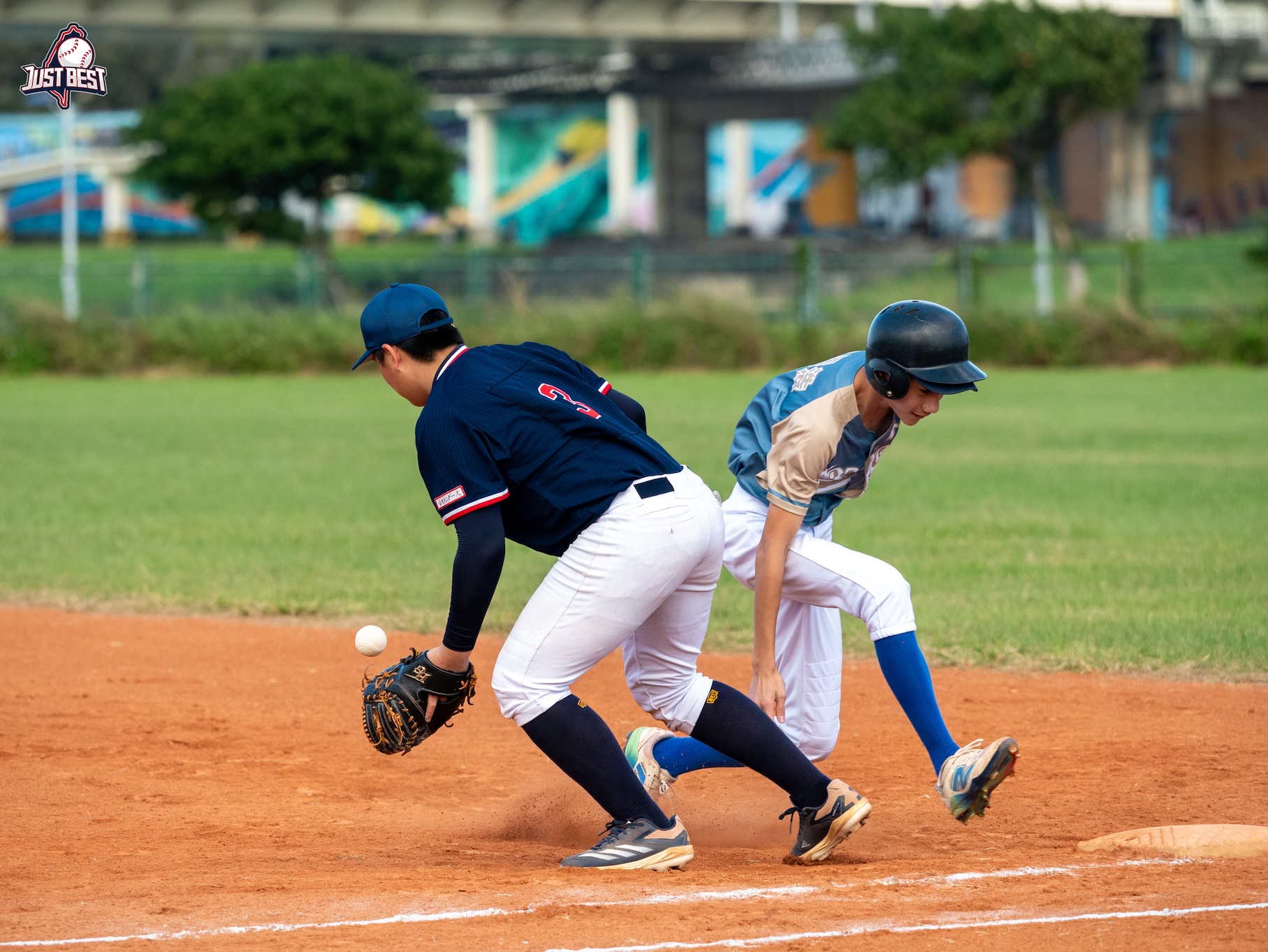 臺北就是棒》介壽國中一分險勝雷公 HEAT與親子勇士(白)握手言和