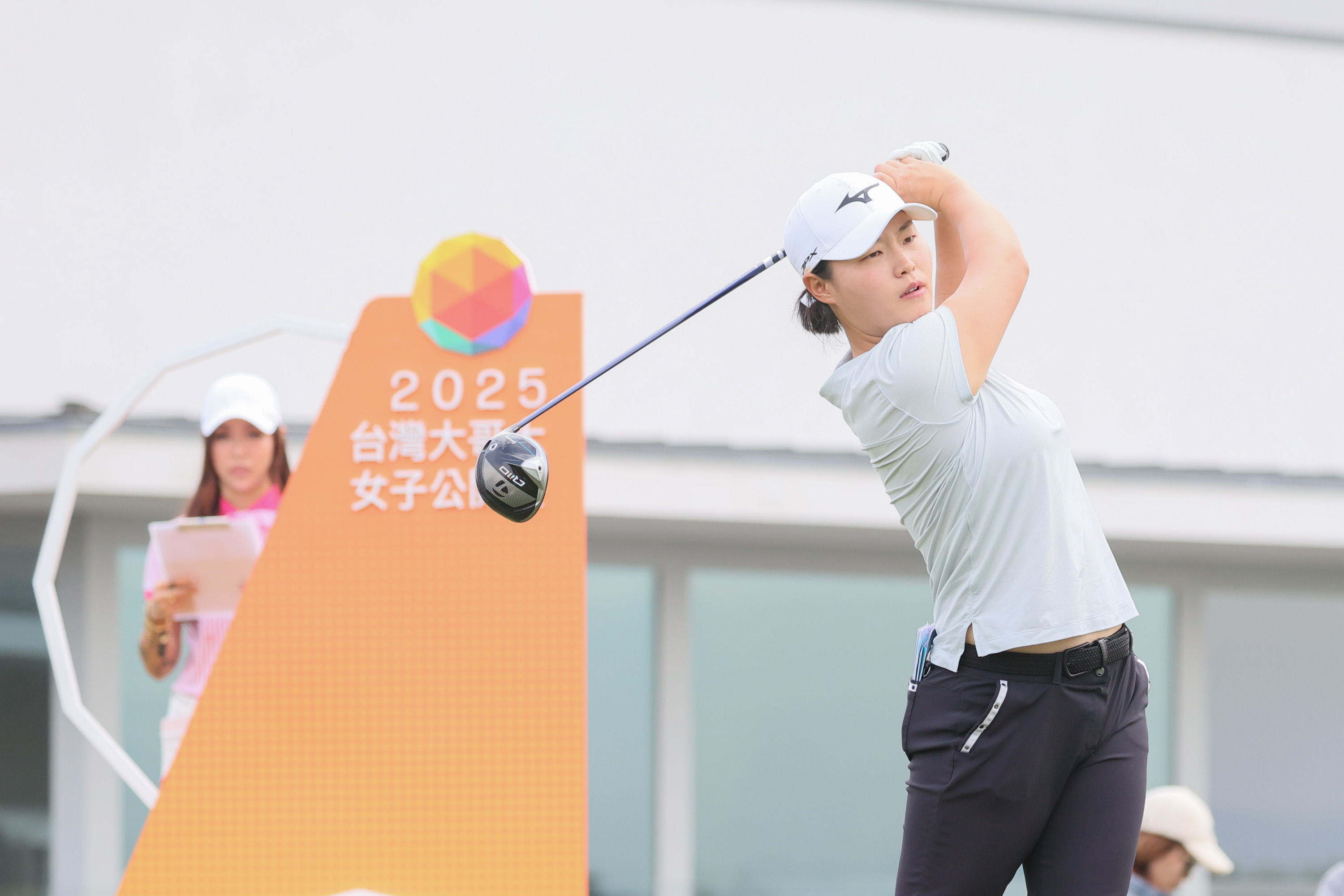 高球》台灣大女子公開賽！韓國選手鄭瑟琪異軍突起取得一桿領先優勢 　台灣選手陳敏柔與泰國雙姝並列第二