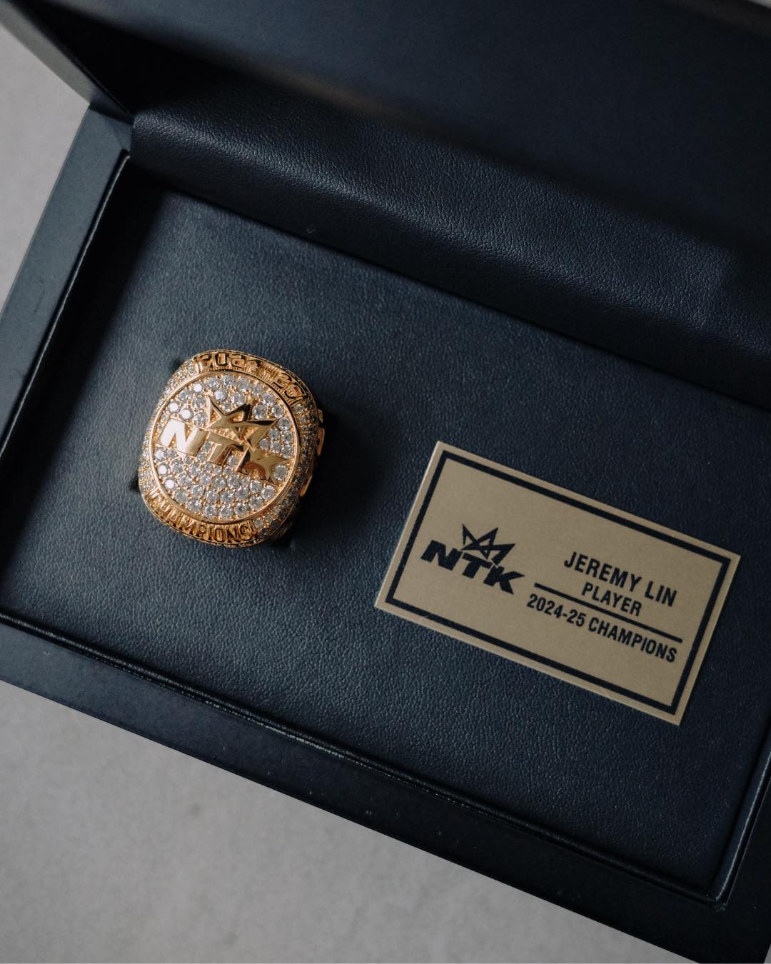 TPBL》林書豪曬出國王冠軍戒　將回新莊參加球衣退休儀式