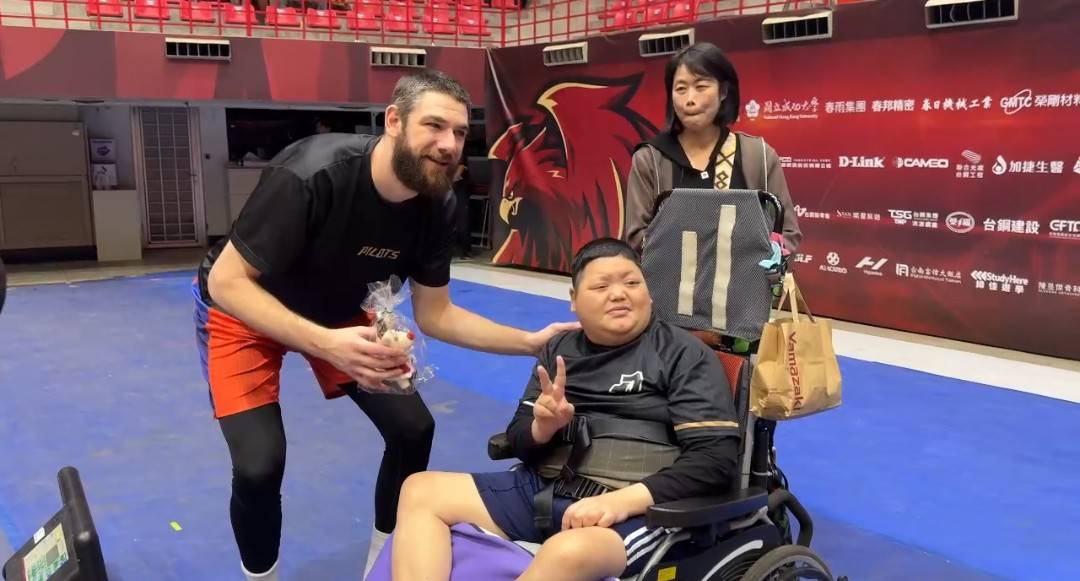 PLG》籃球場外的溫度　暖男阿提諾與與癌症病童的暖心相遇