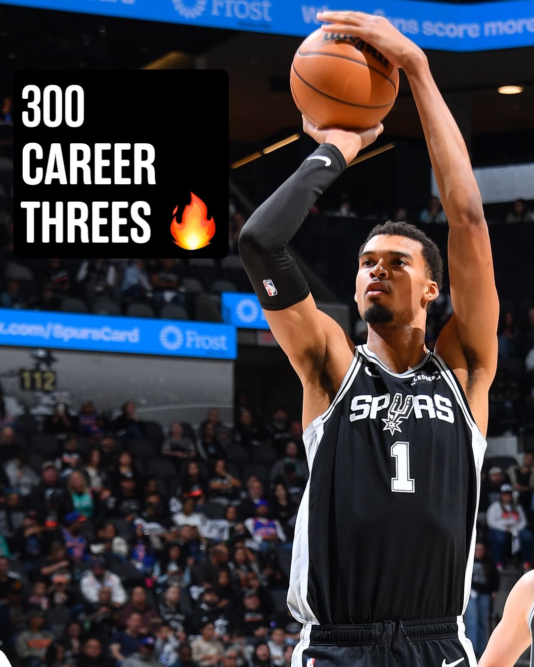 NBA》Wembanyama對尼克之戰末節受傷　一瘸一拐退場