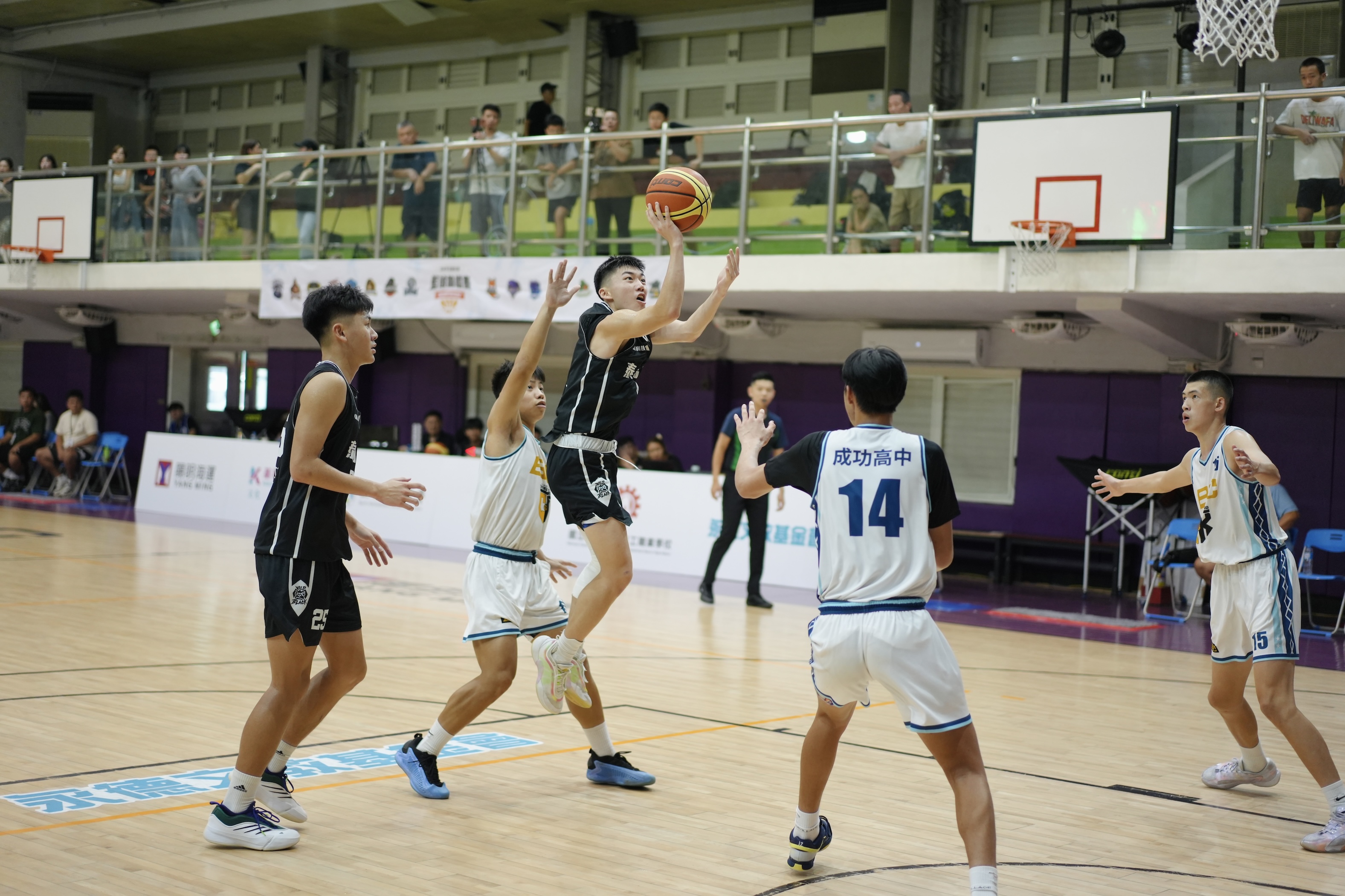 HBL》網傳教練陪學生抽菸　泰山高中駁斥