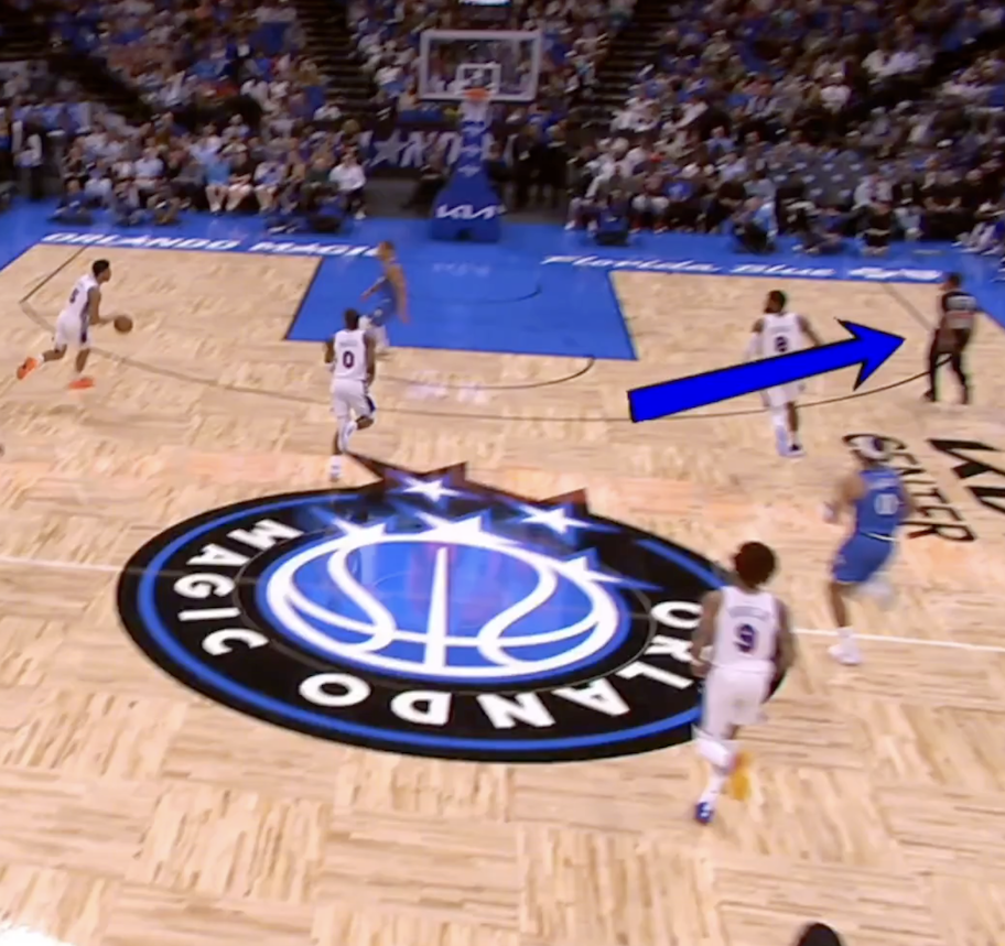 NBA》影／資深裁判執法時受傷坐輪椅離場　將無限期缺陣