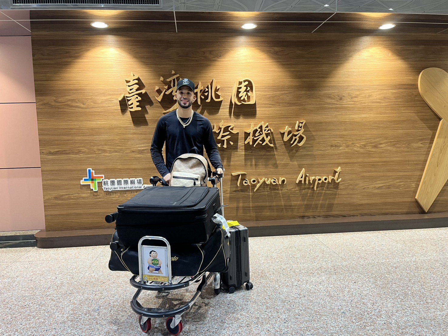 富邦悍將》新洋砲邦力多跟洋投魔力藍抵台！　罕見開訓前6洋投全數到位　