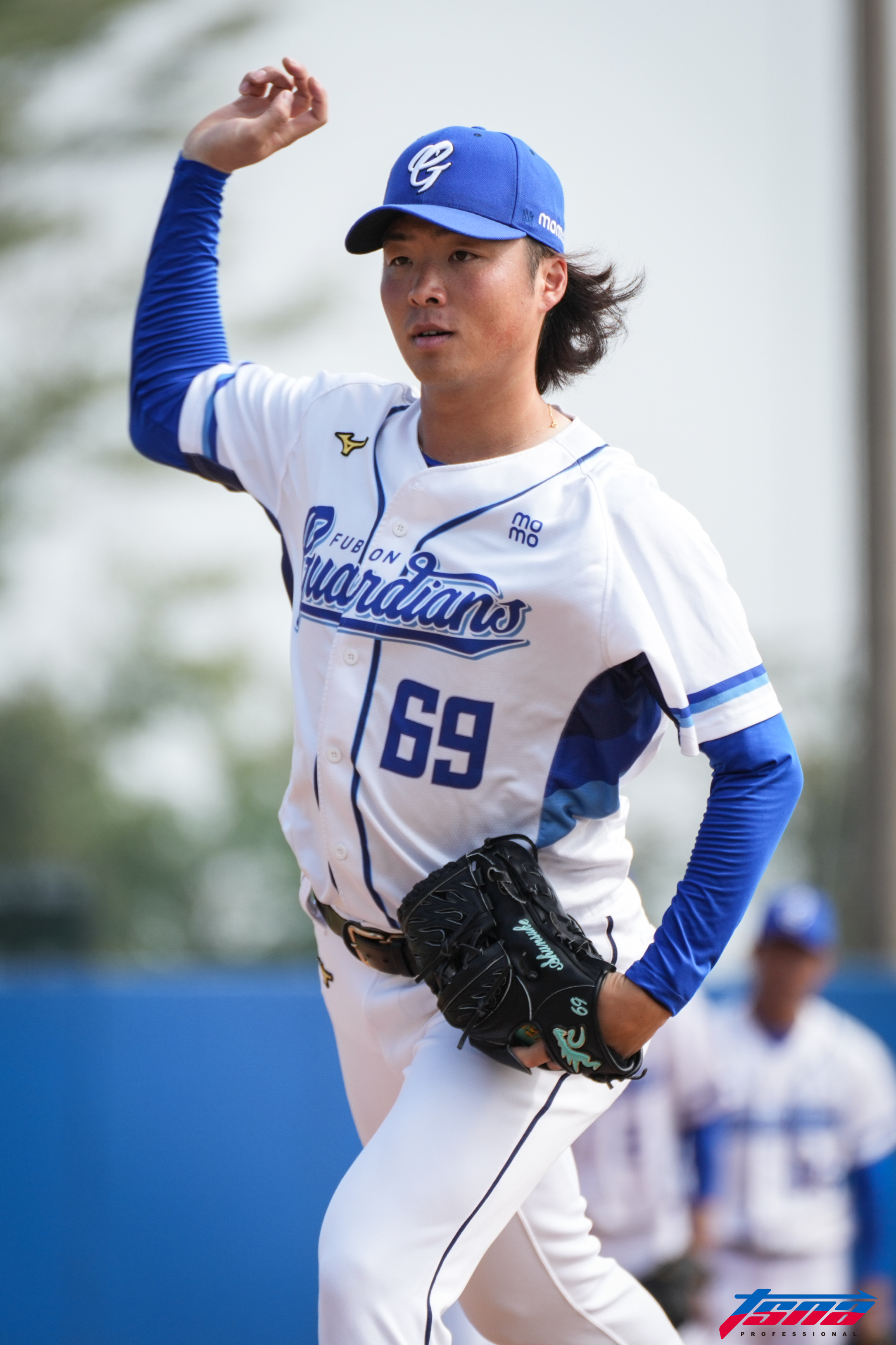 鈴木駿輔，黃以信攝。