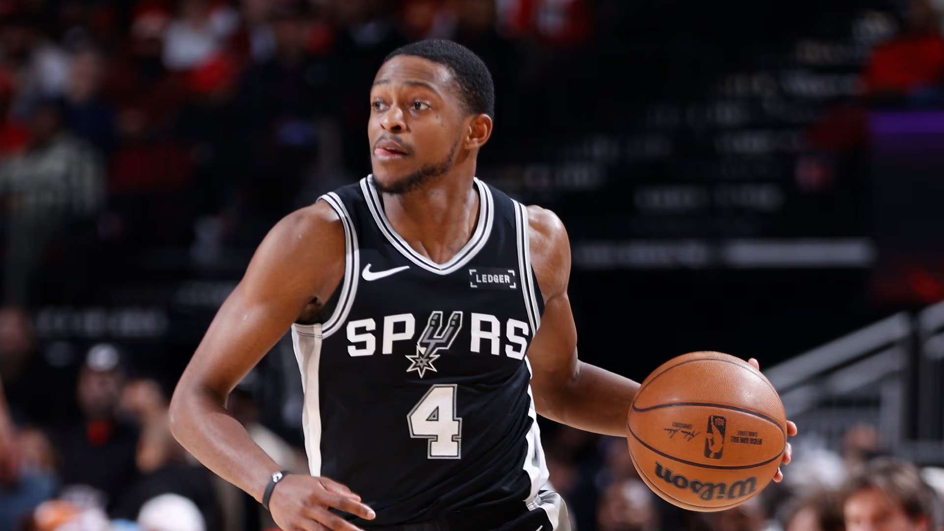 NBA》字母哥右小腿拉傷退出明星賽　馬刺Fox遞補入選