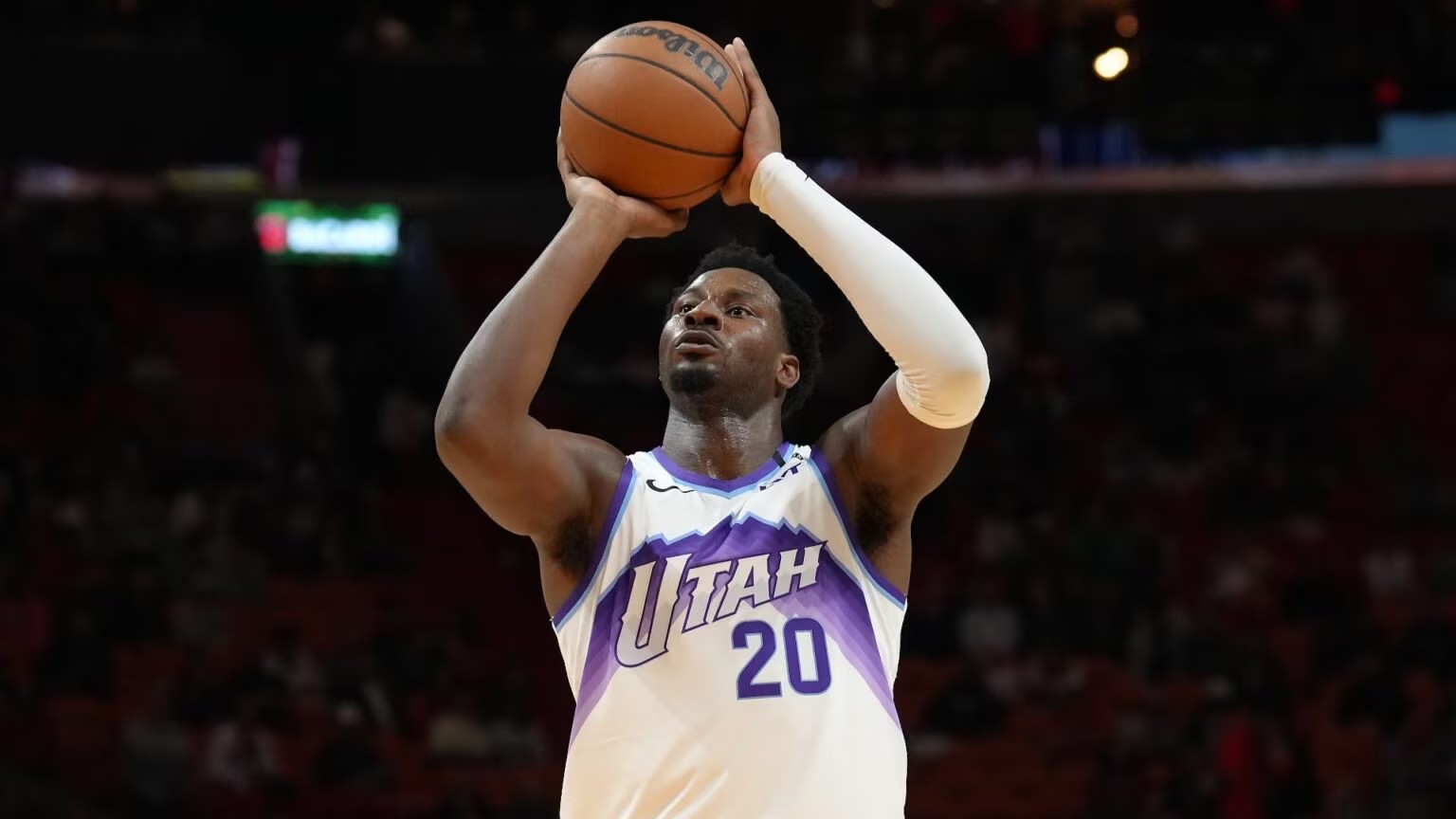 NBA》左膝腫瘤將動刀　爵士「JJJ」本季提前報銷