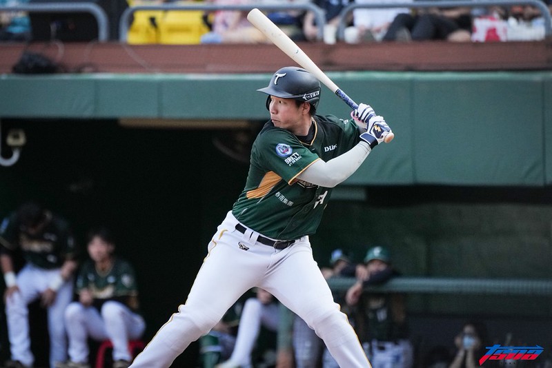 台鋼雄鷹》紀慶然棒打黃暐傑敲千金安！　感謝王柏融二壘安打帶動氣勢