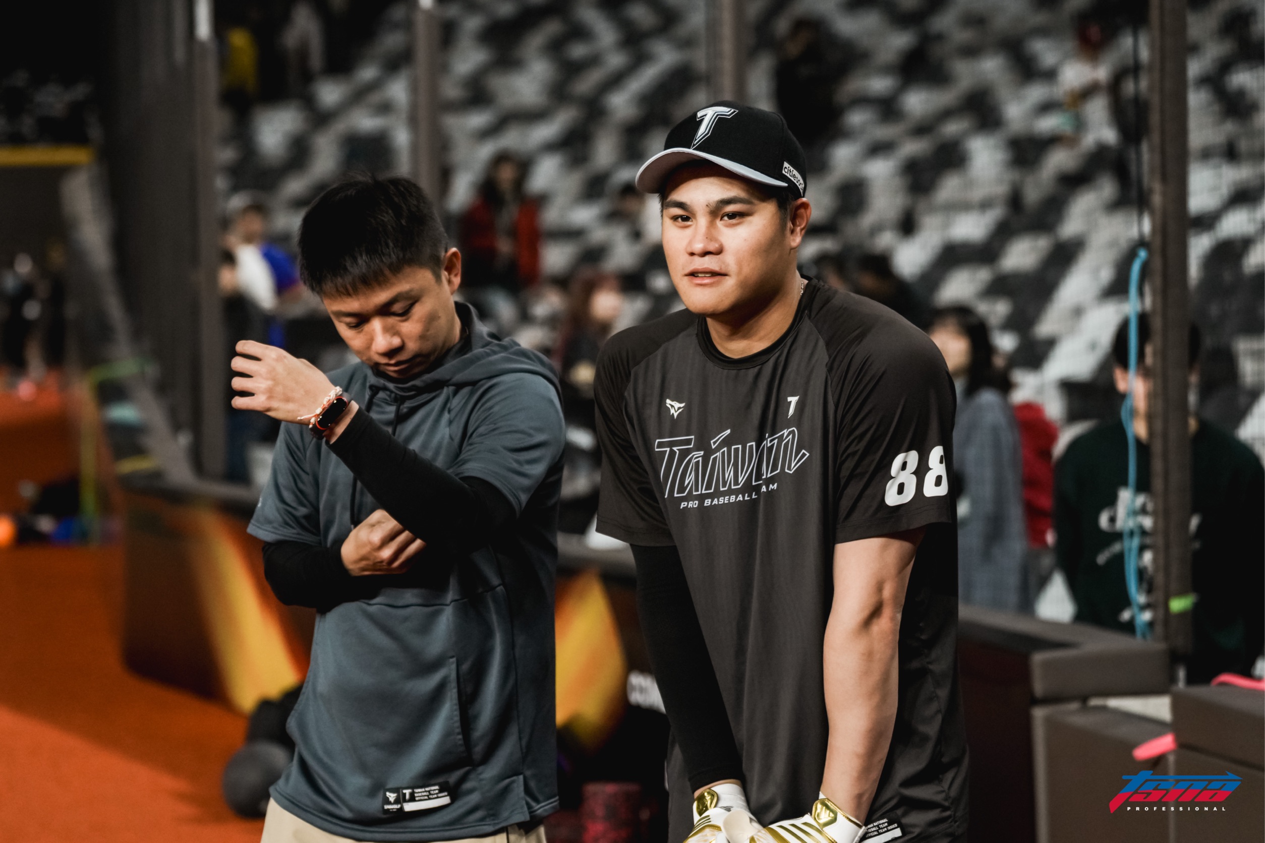 WBC》宋晟睿在「世界全壘打王」面前練打就開轟！　王貞治對他表現說讚