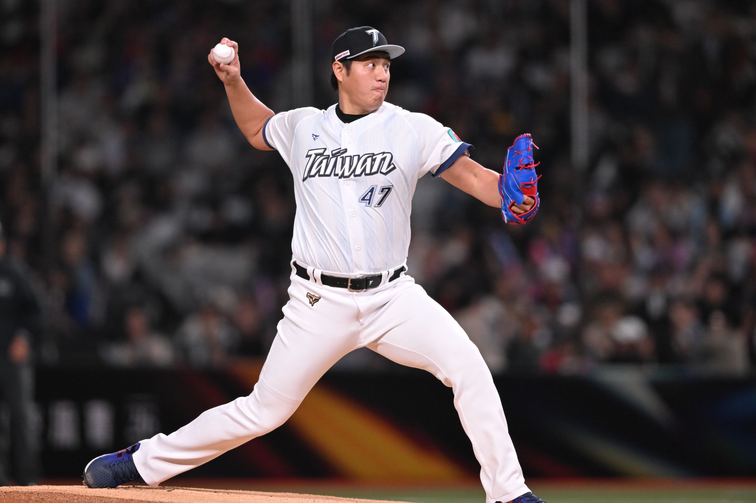 台日交流賽》鄭浩均疑似抽筋提前退場　張峻瑋接替守不住先丟2分