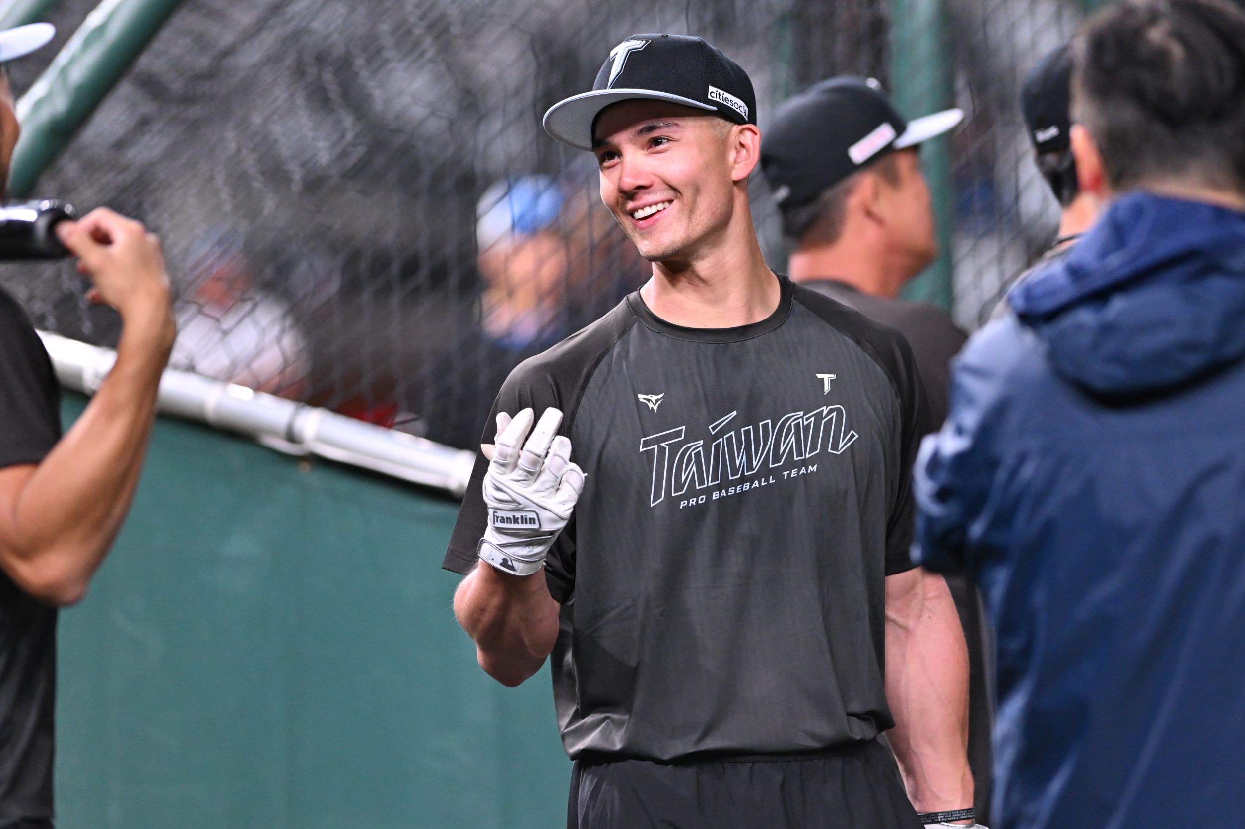 WBC》費仔本人爆發力跟身材好精壯！　曾豪駒：他叫我「龍貓」Totoro