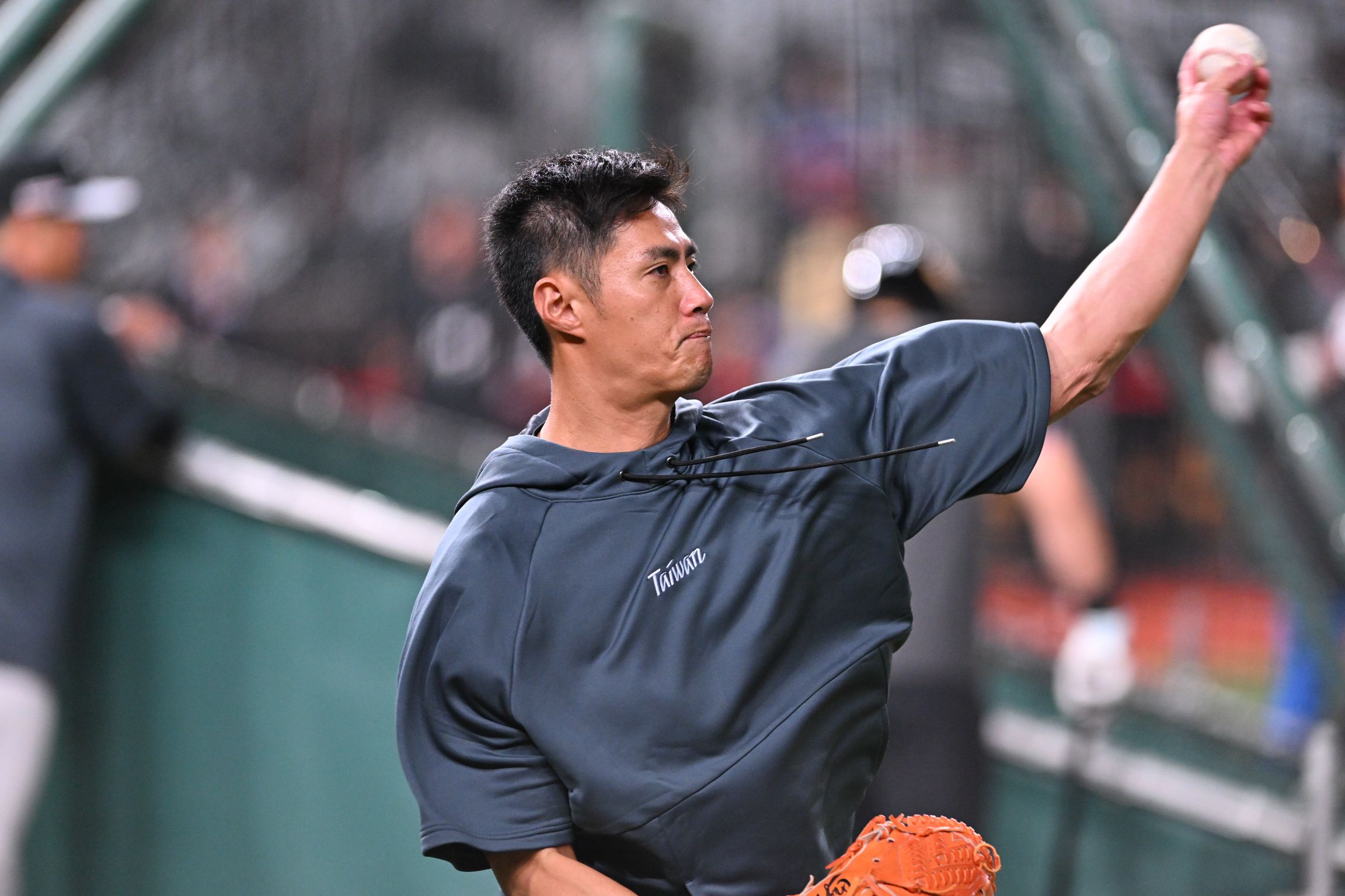 台日交流賽》陳偉殷親自餵球感受！　讚費仔「中華隊一大助力」