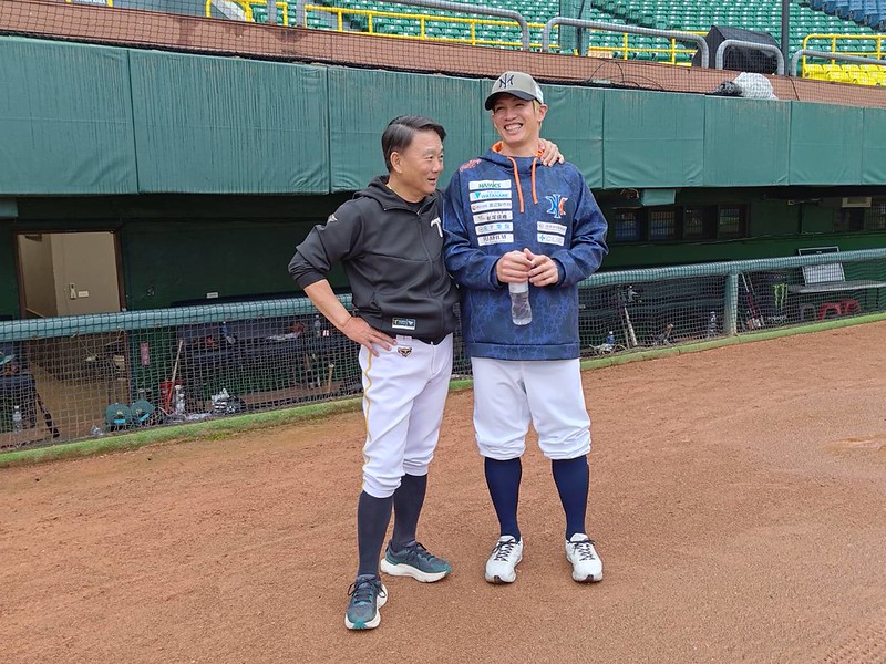 台鋼雄鷹》39歲陽岱鋼到澄清湖交流賽　洪一中邀請他教球