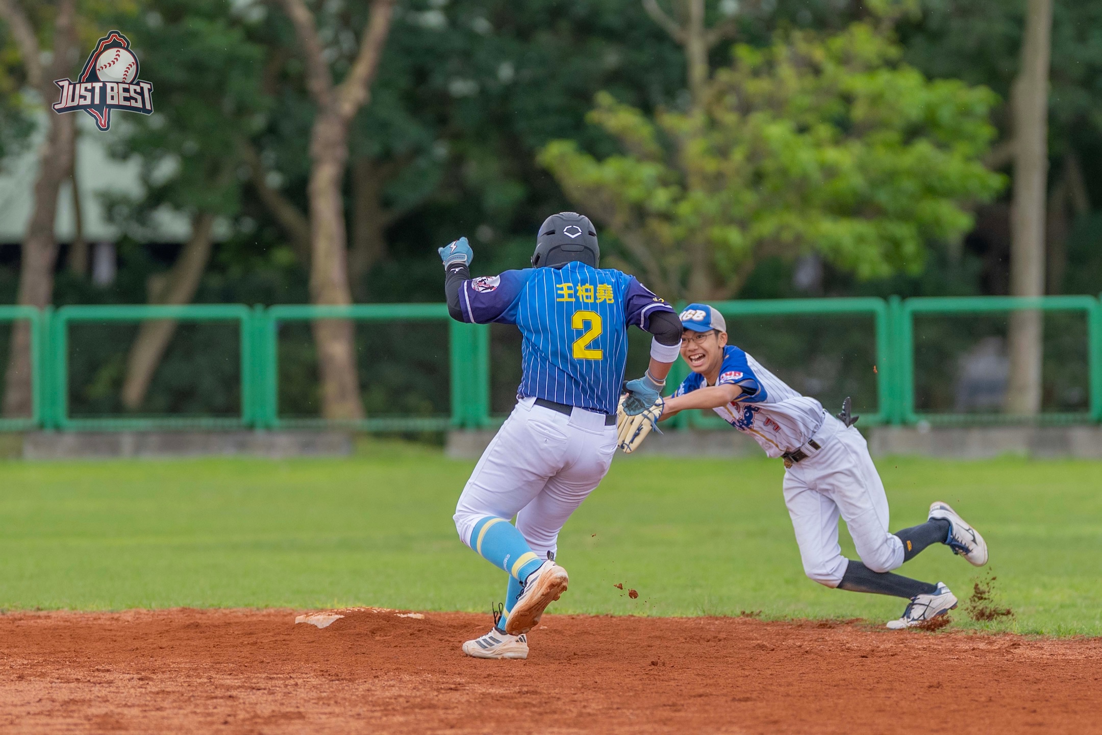 臺北就是棒》U15五隊大亂鬥，親子勇士(白)殺出重圍搶下兩勝