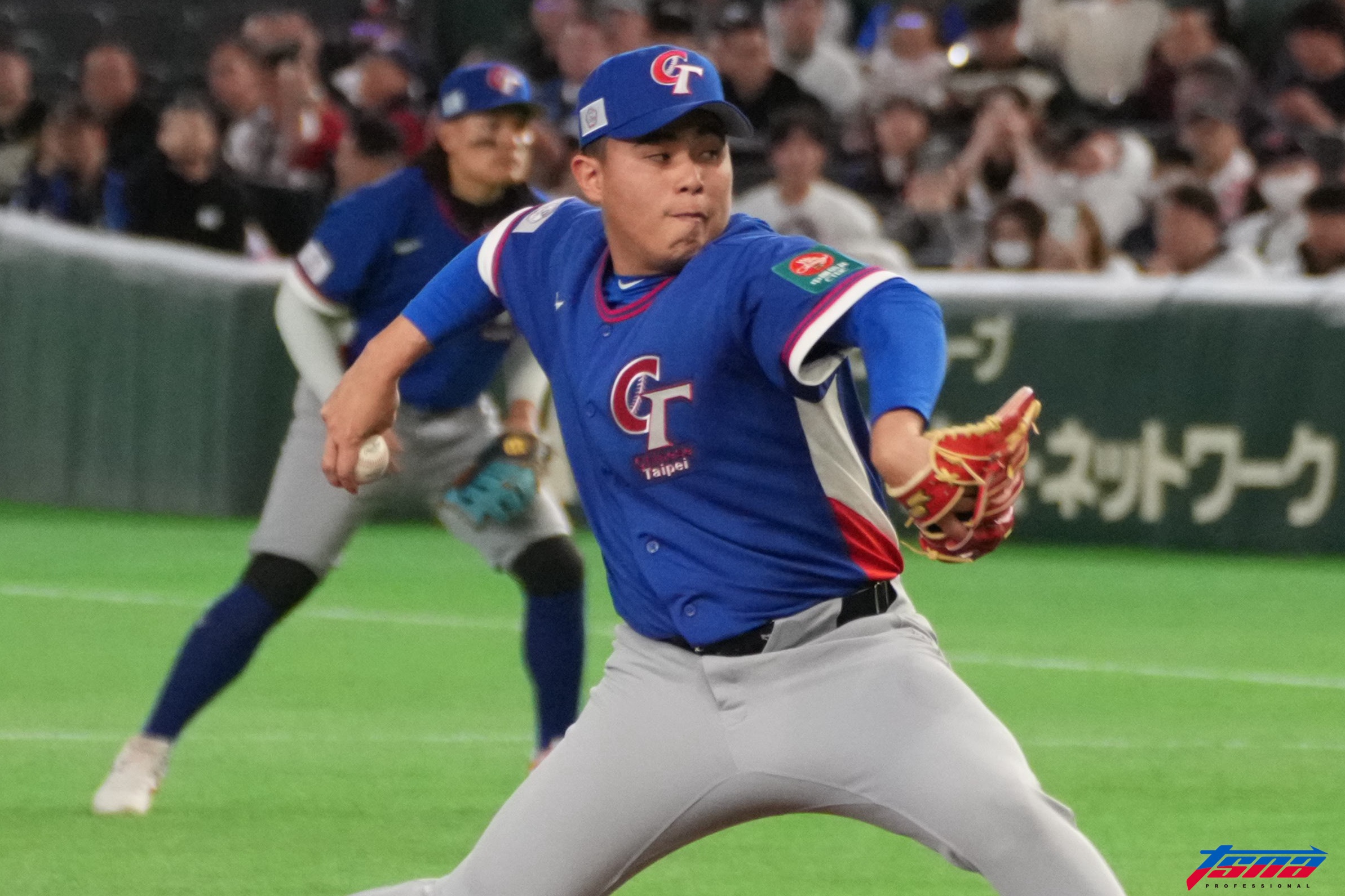 WBC》東京巨蛋響起《將軍令》還有球迷手機燈光秀　曾峻岳：我自己也嚇到