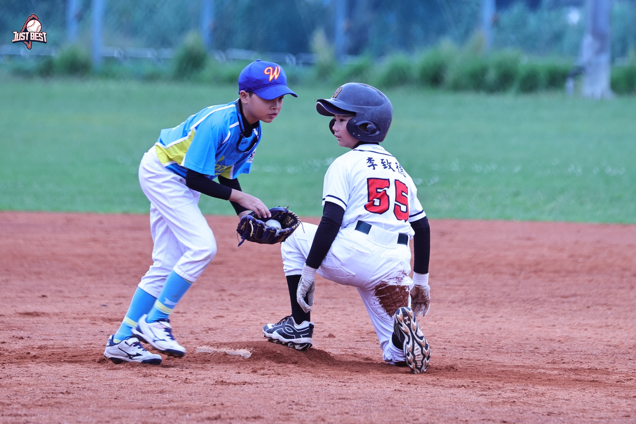 臺北就是棒》親子勇士(藍)連兩場開轟斬獲二連勝 敦化國小急起直追逆轉藍色閃電(藍)