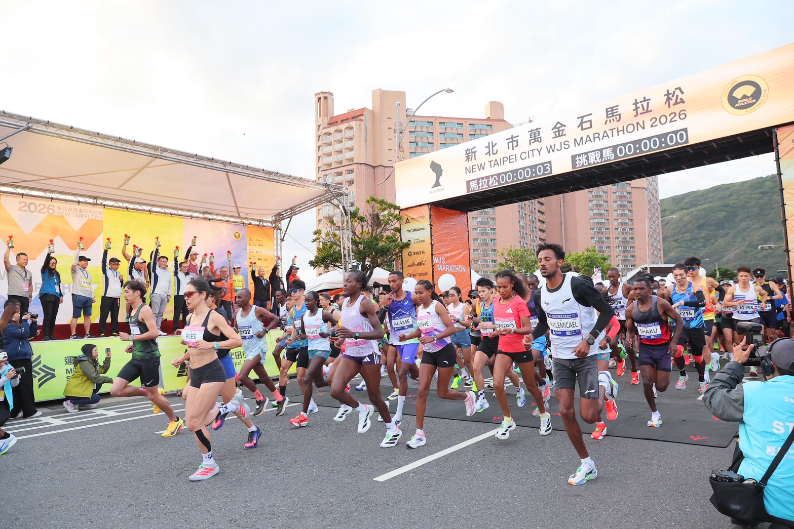 萬金石馬拉松》肯亞好手包辦男女冠軍　周庭印國內男子3連霸