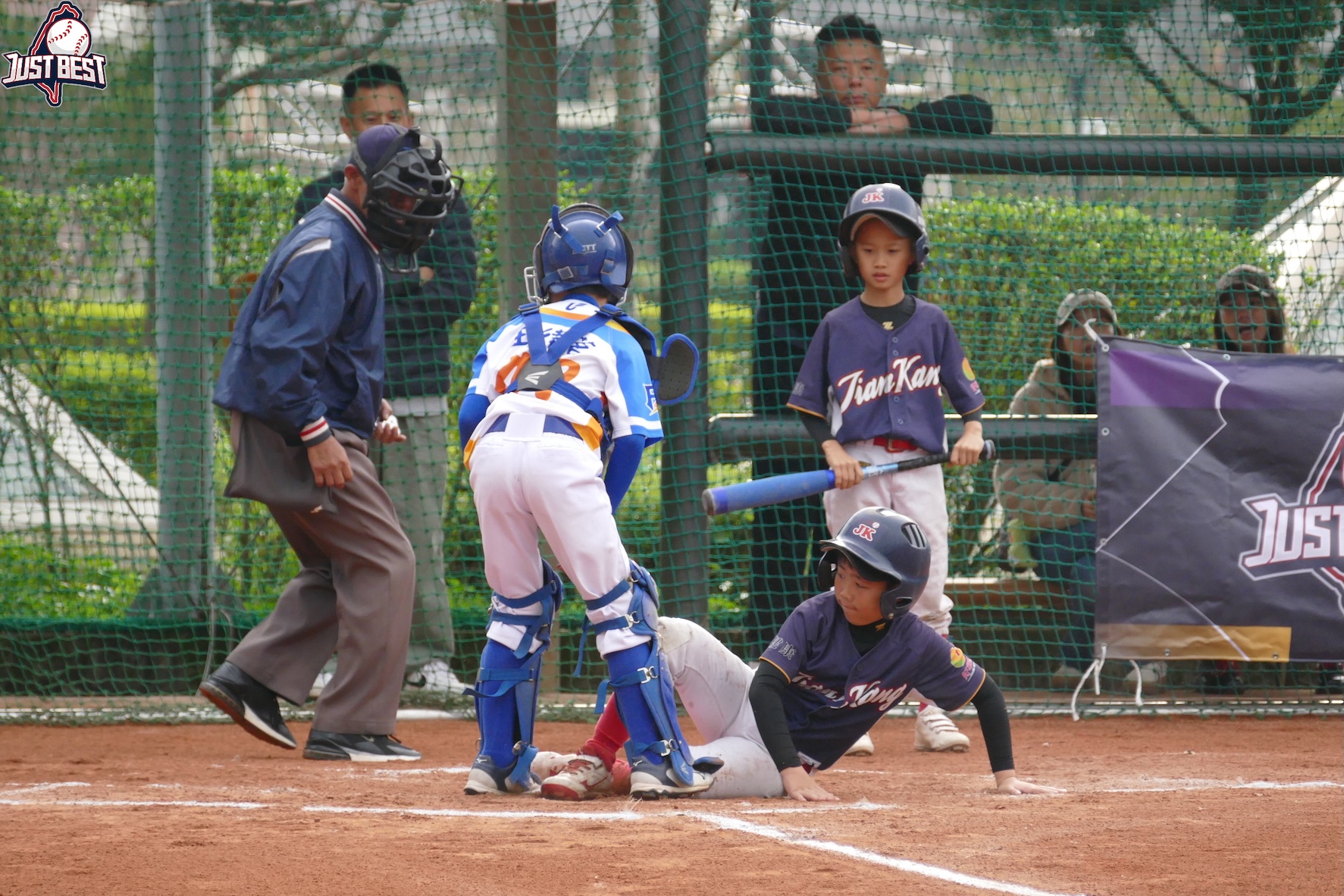 臺北就是棒》健康國小開場大局奠定勝基 七分之差擊敗藍色閃電(白)