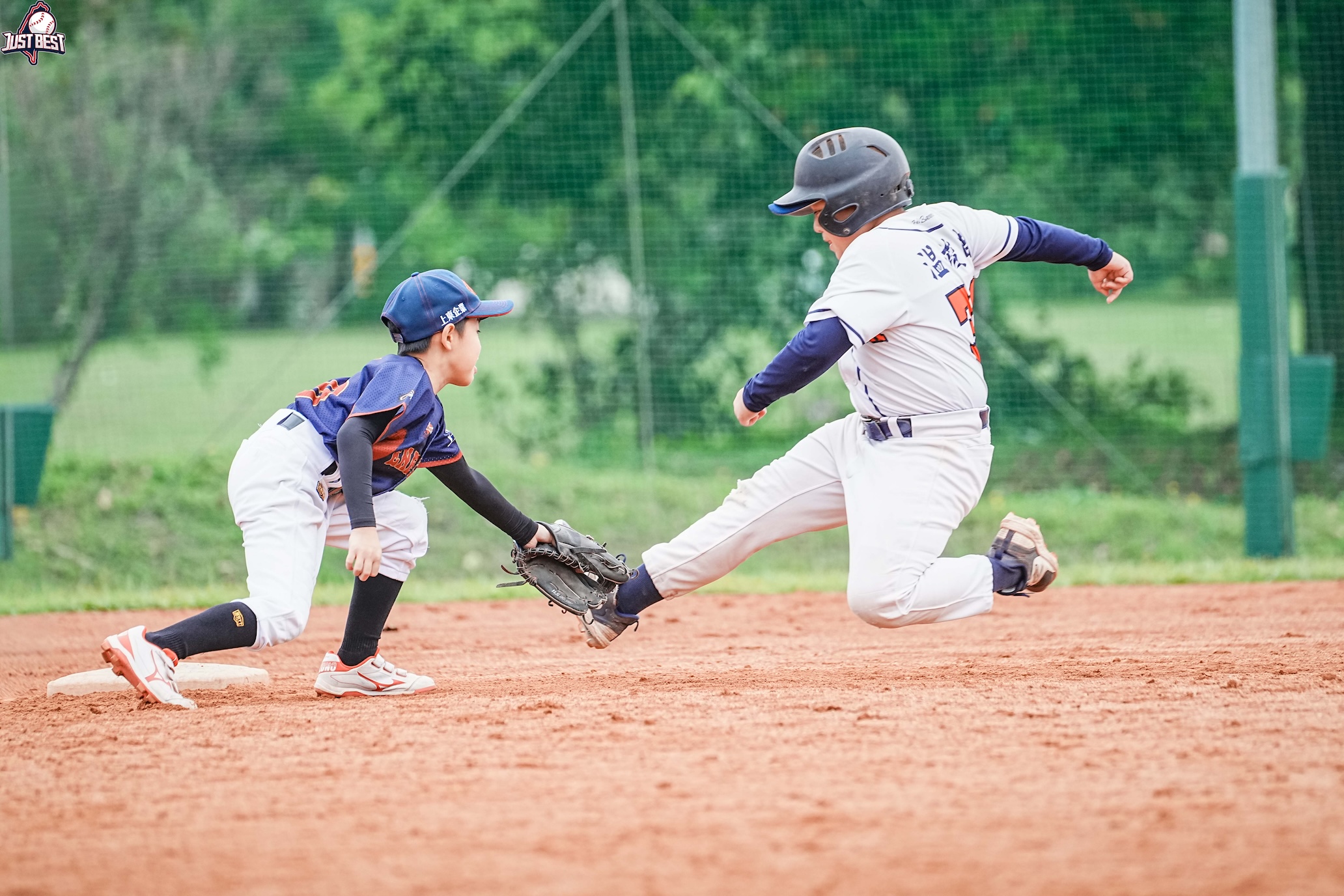 臺北就是棒》鬥士家族打線16比4橫掃ENERGY能量  賈方綸開轟定江山！敦化國小(B)險勝鬥士家族