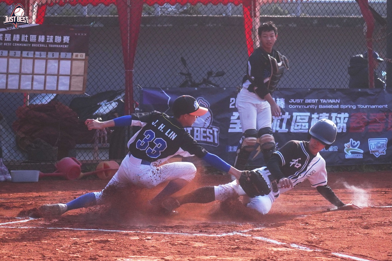 臺北就是棒》實踐國中、和平使者險勝港湖社區 力量河馬猛攻搭配快腿奪首勝