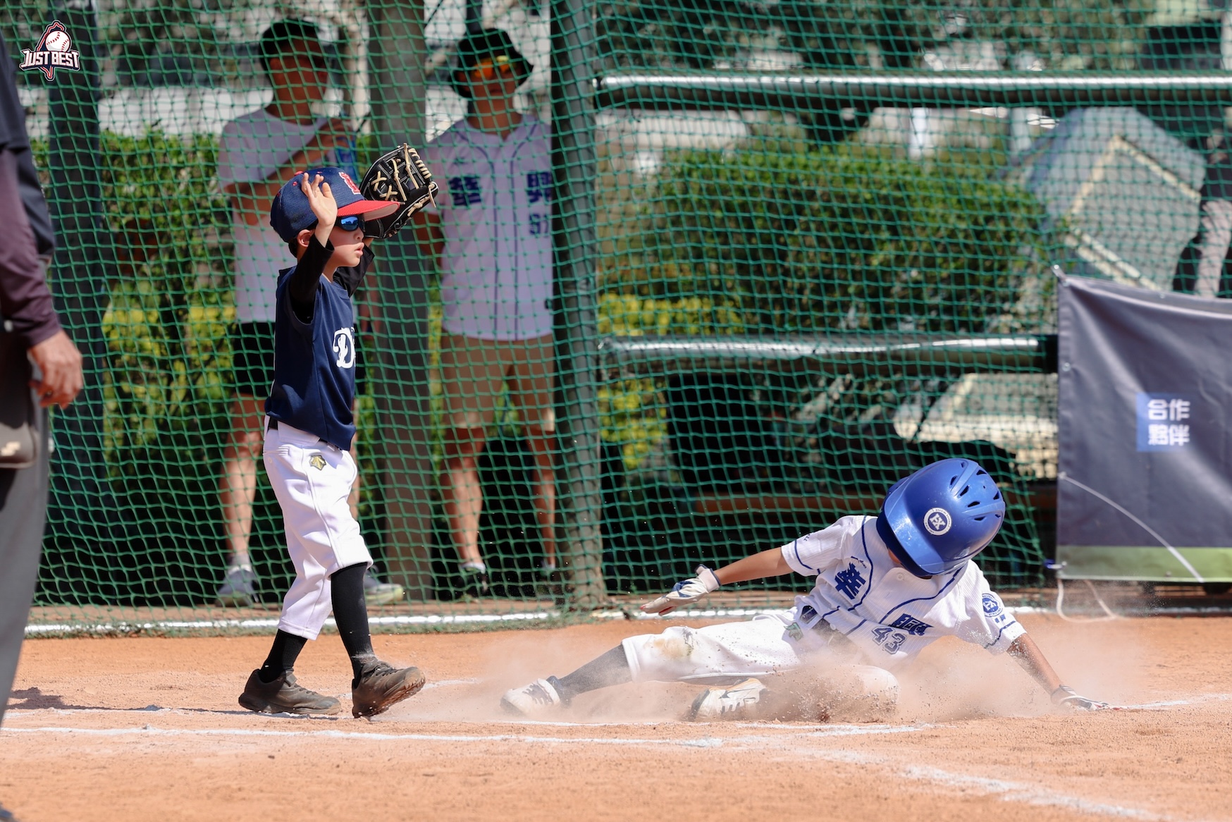 臺北就是棒》華興小學(藍)打線堅不可摧，勢如破如搶下連勝
