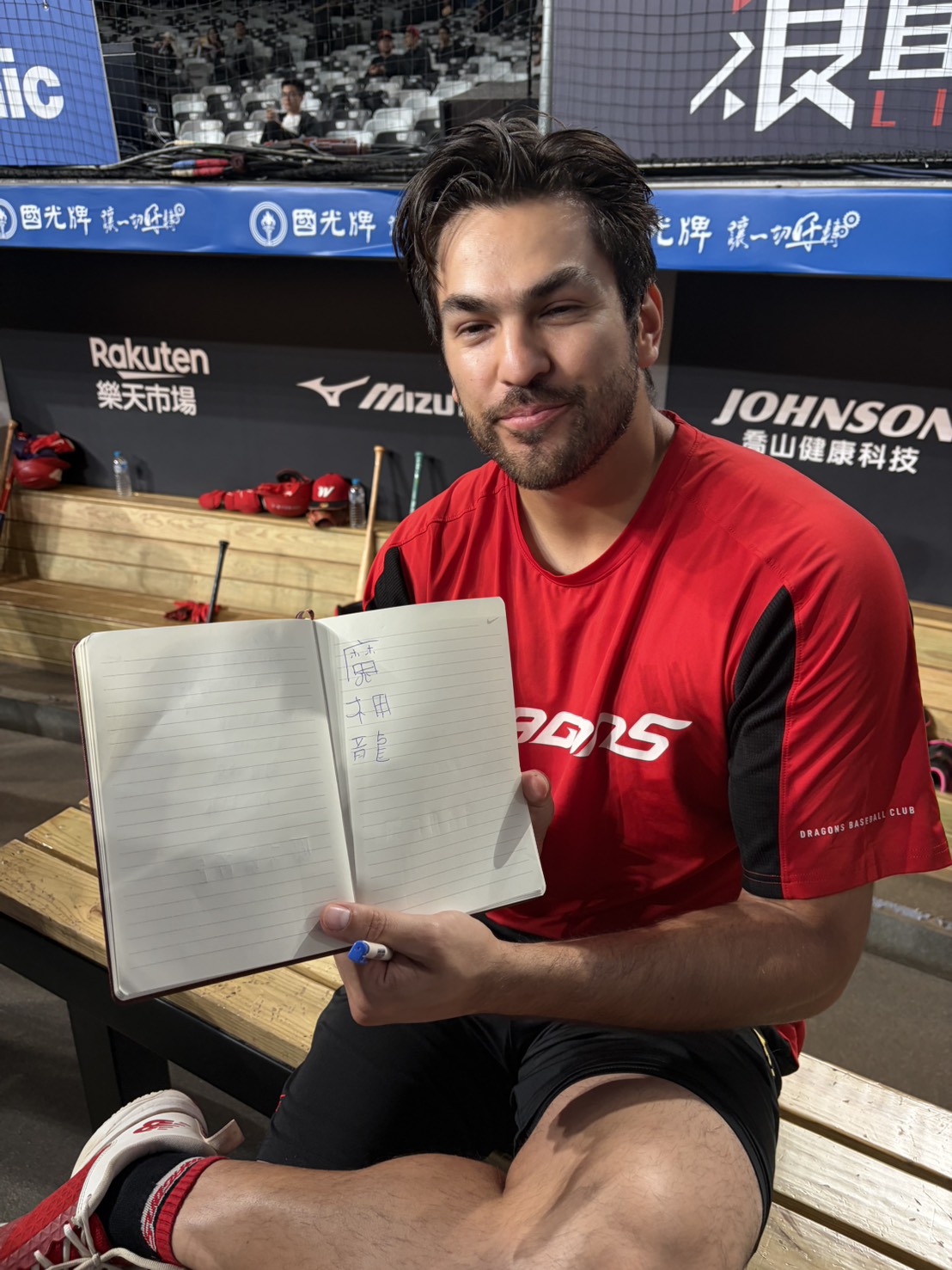 味全龍》魔神龍開心自己獲得新中文名！　親手寫下中文簽名