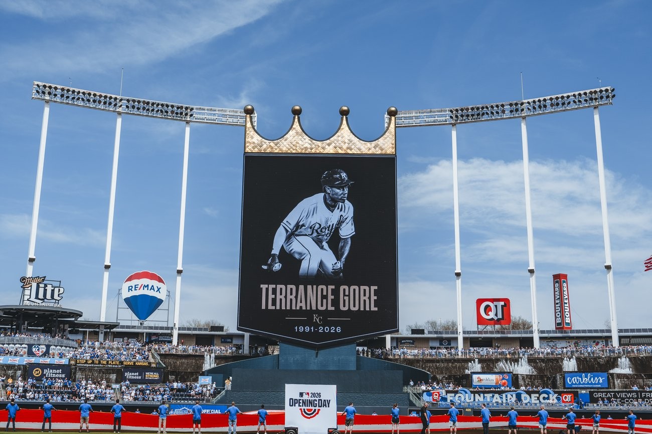 MLB》最溫柔的開幕戰　皇家全場悼念Terrance Gore、家人登場全場動容