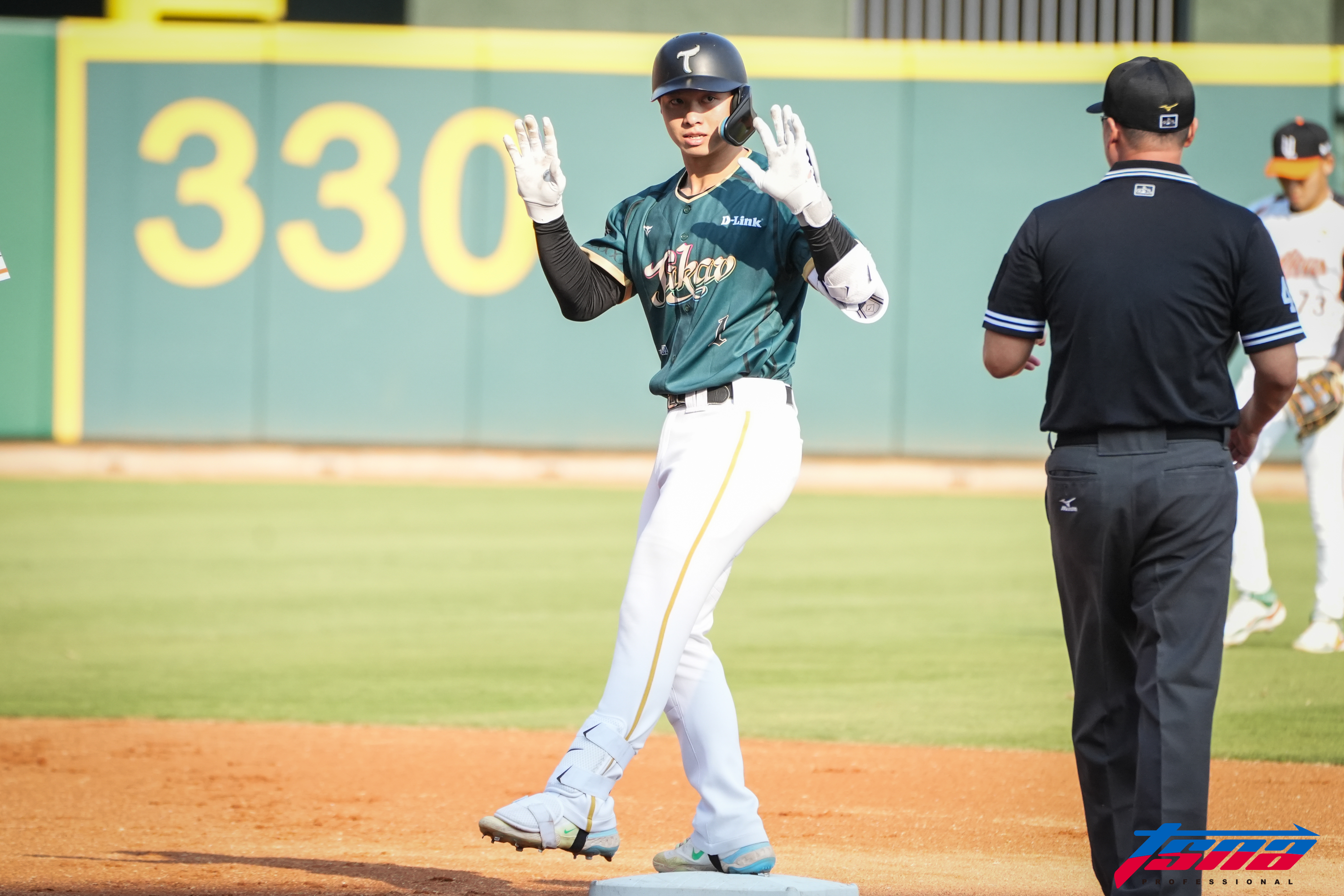 中職》曾子祐4支4開轟5上壘　雄鷹12分差完封把悍將叼落首位