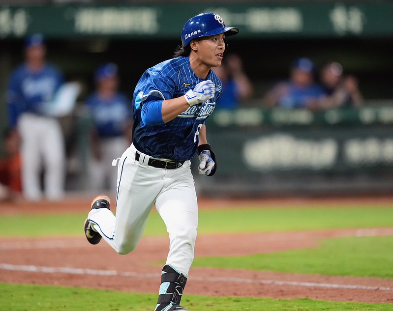 富邦悍將》開季2場6次盜壘成功聯盟史上首見　「小跑車」葉子霆談日本教練磨合