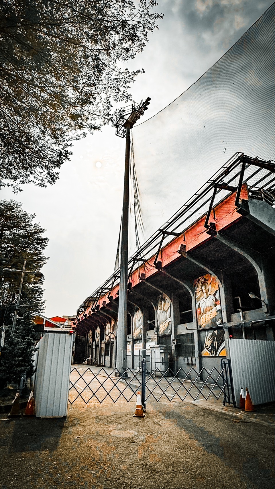 統一獅》不想理會大人的紛爭！　台南球場頂棚拆除讓猛獅小編感性發文