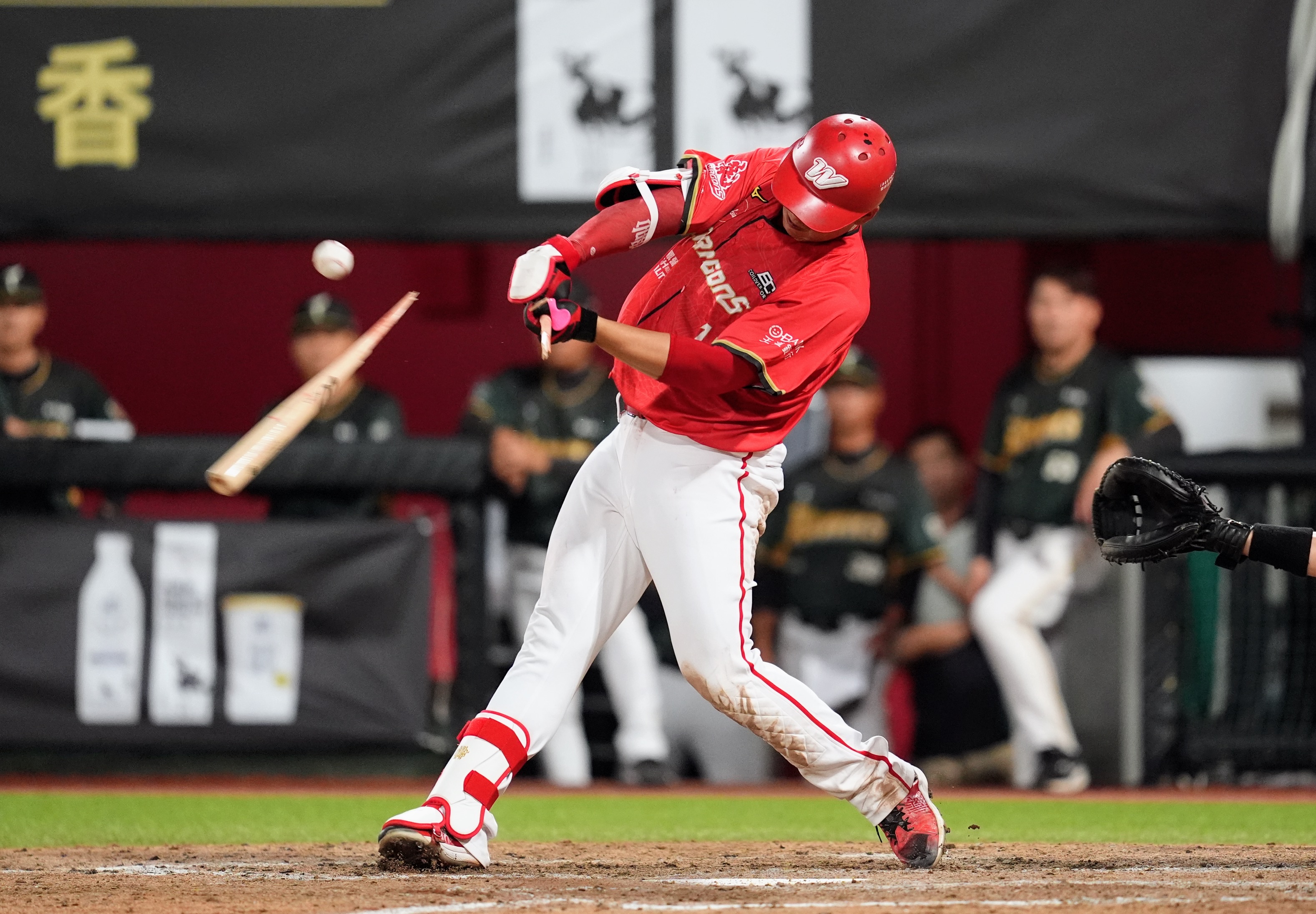 味全龍》朱育賢再見斷棒安打很值得！　差點再見觸身笑說：「打到也會痛」