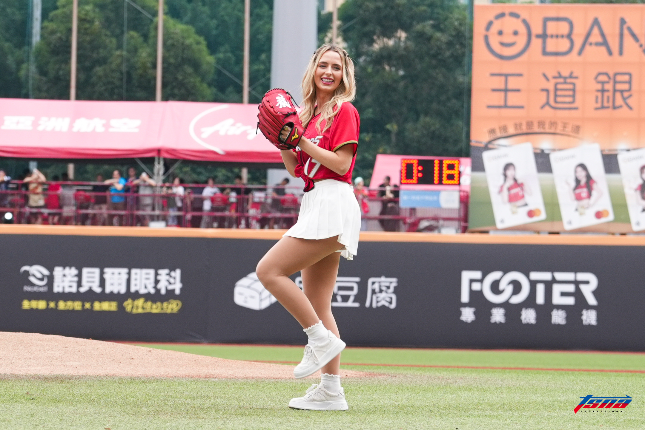 味全龍》「費嫂」青春造型亮麗開球　「費仔」大螢幕驚喜現身