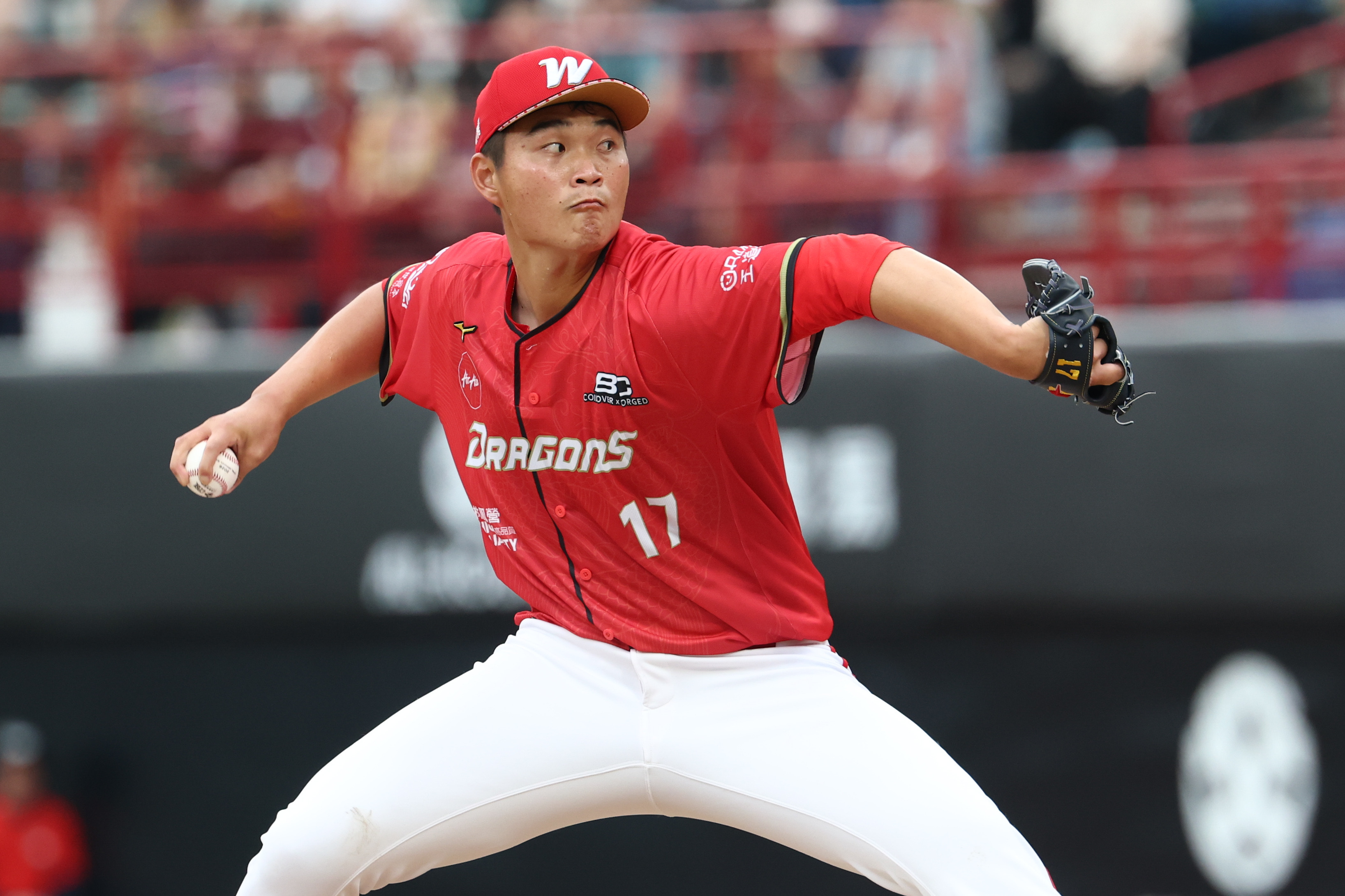 中職》「費嫂」應援加持！　味全龍獲再見保送2比1氣走台鋼雄鷹　