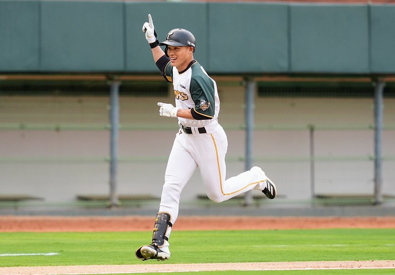 台鋼雄鷹》久違的大王確信步！王柏融相隔7年雙響砲