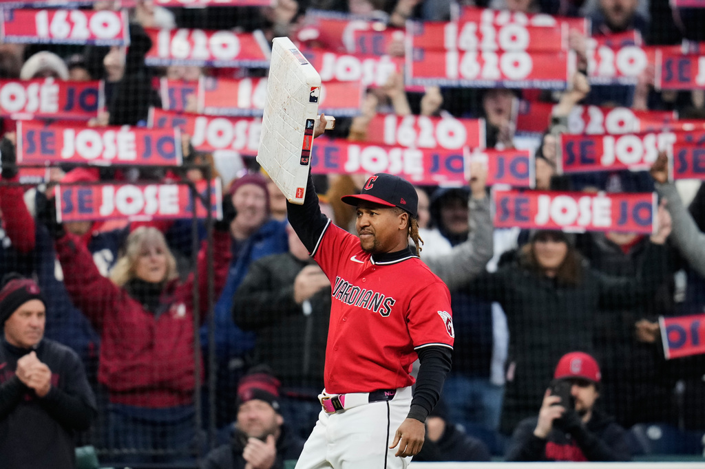 MLB》José Ramírez破超108年紀錄之夜留憾　 守護者不敵皇家  