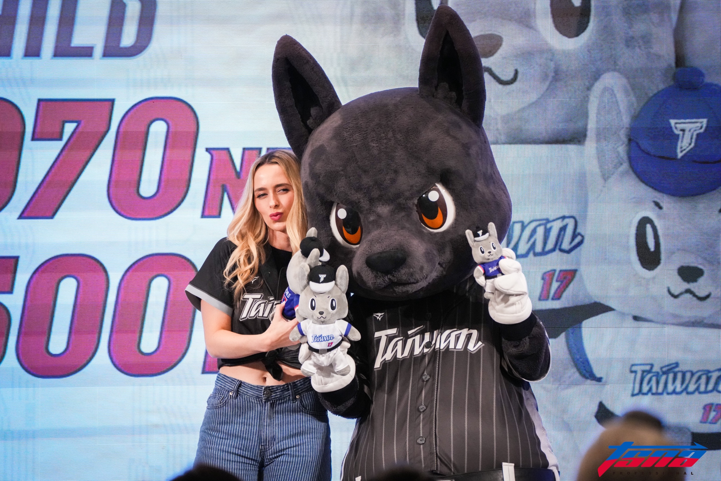 中職》費仔歐告聯名太夯！限量6000隻開賣　蔡其昌：又要被罵了