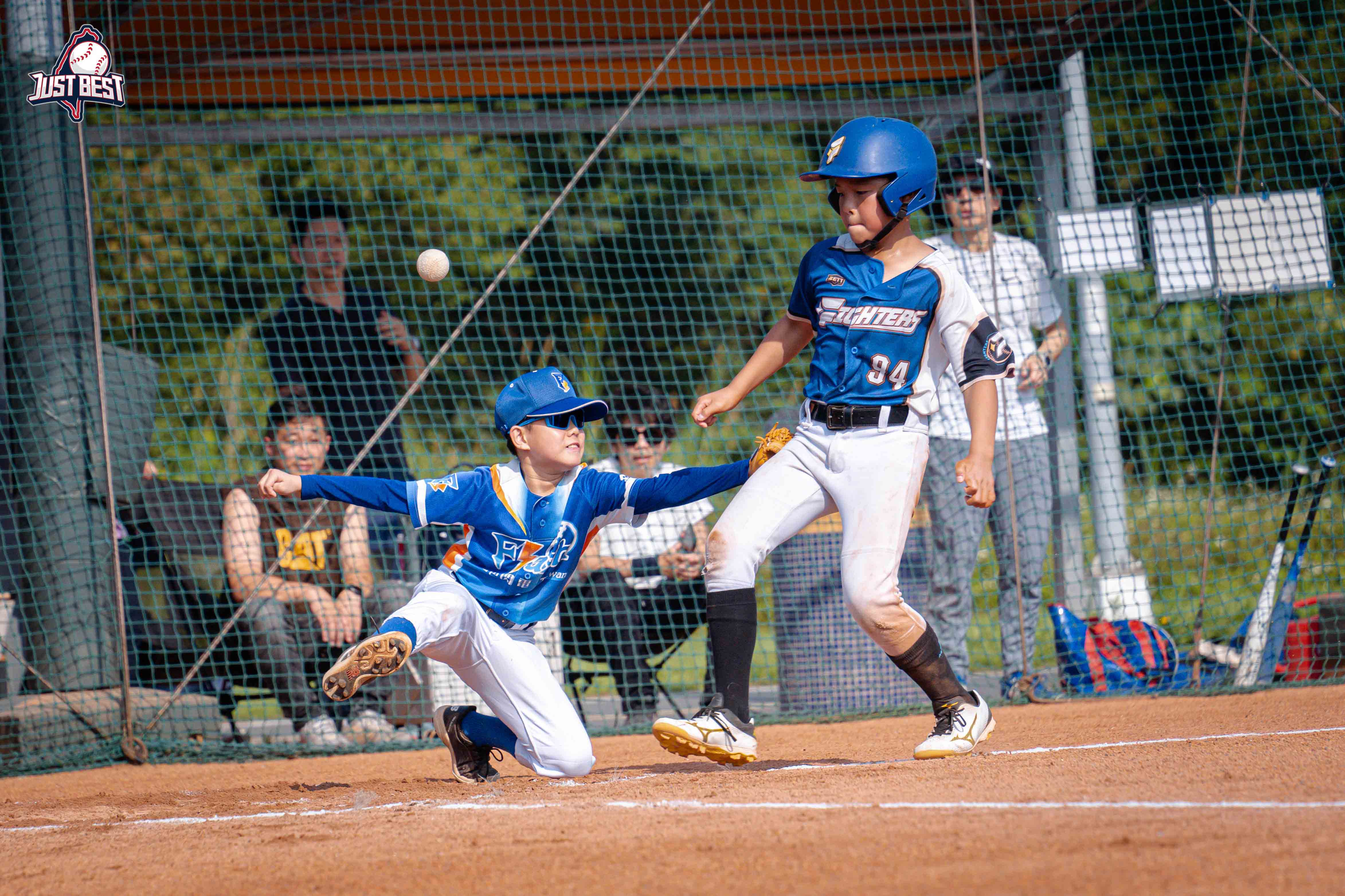 臺北就是棒》鬥士家族進攻爆發橫掃兩勝 文山烈焰紅末局強攻擊退藍色閃電
