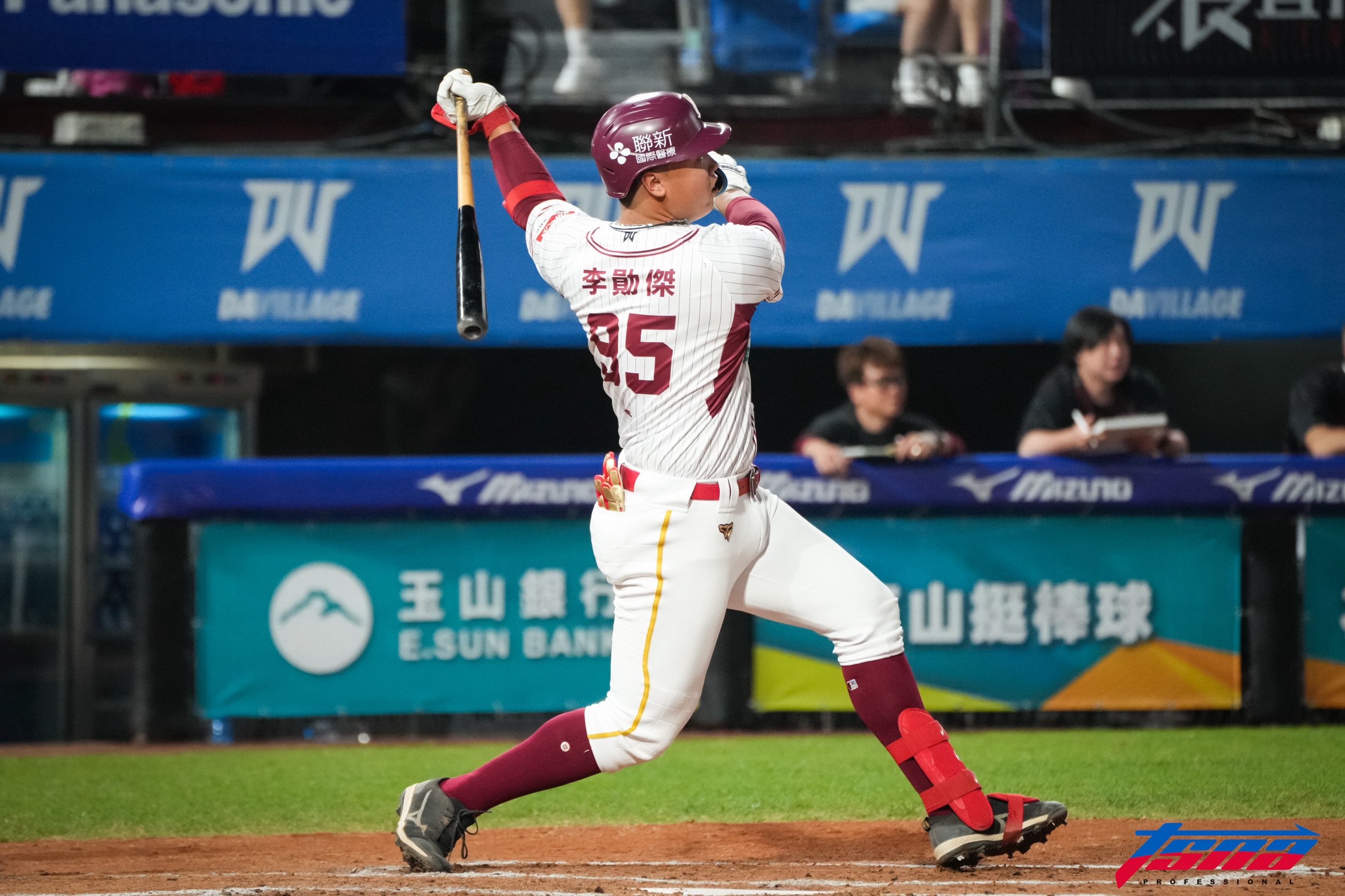 樂天桃猿》李勛傑賽後穿女僕裝有原因！　坦言雙響砲很像是「打遊戲」