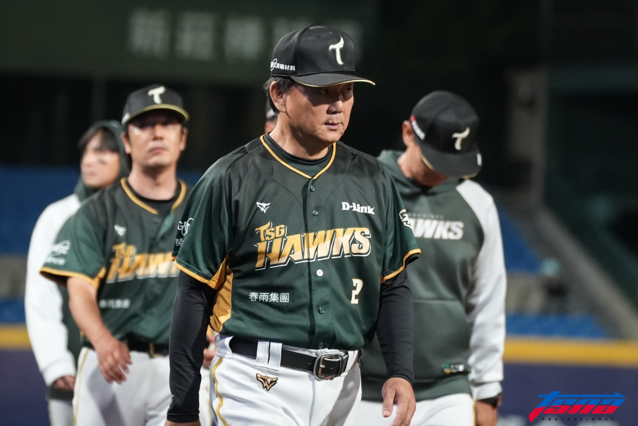 台鋼雄鷹》洪總打「保齡球」架勢十足！　自爆自己曾參加中職保齡球大賽