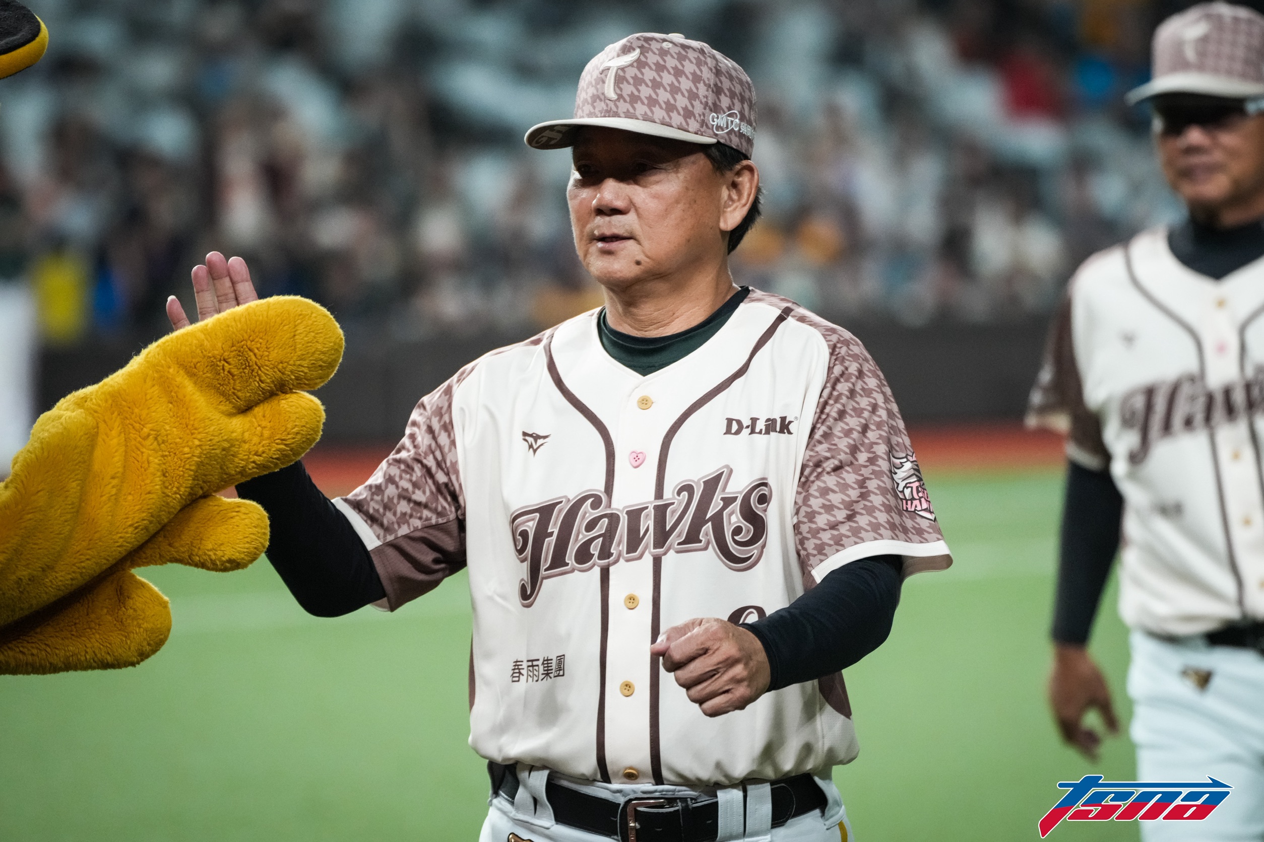 洪一中，黃以信攝。