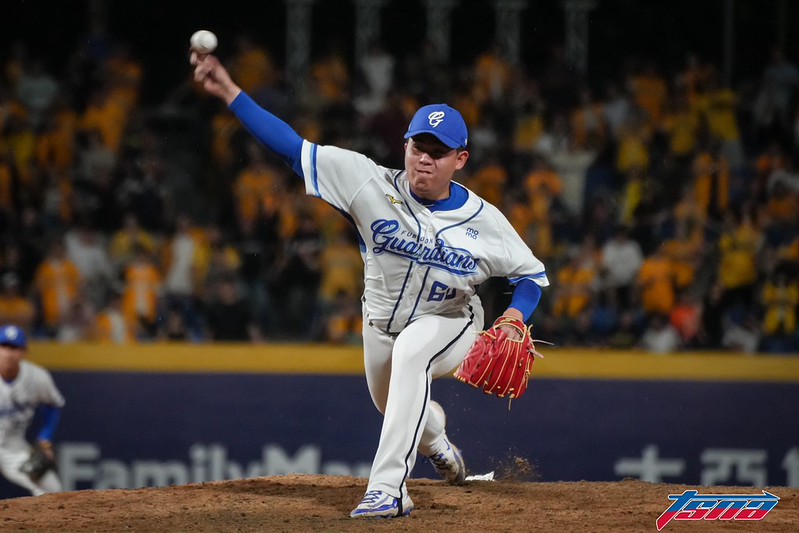富邦悍將》曾峻岳比照右打「魔鷹」去投威克！　霸氣三振「拿出自己最好的武器」