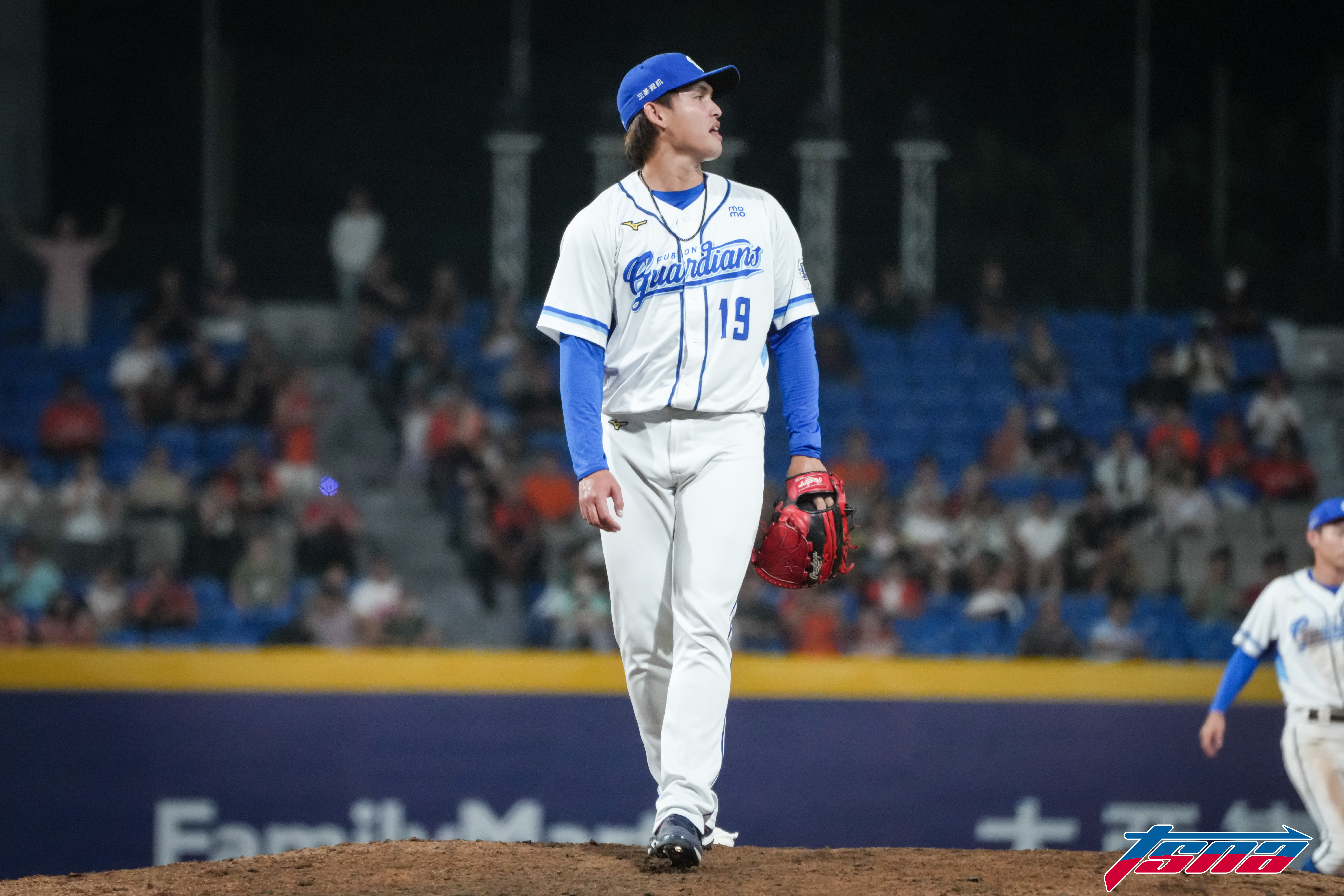 富邦悍將》罕見上場直接「雞湯」鼓勵張奕！　後藤光尊：被打滿貫炮都沒關係