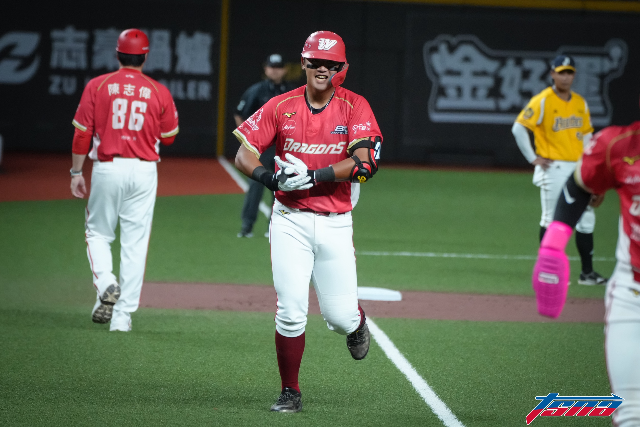 中職》味全龍怒濤的6連勝！　拿莫伊漾睽違630天代打逆轉轟擊敗中信兄弟