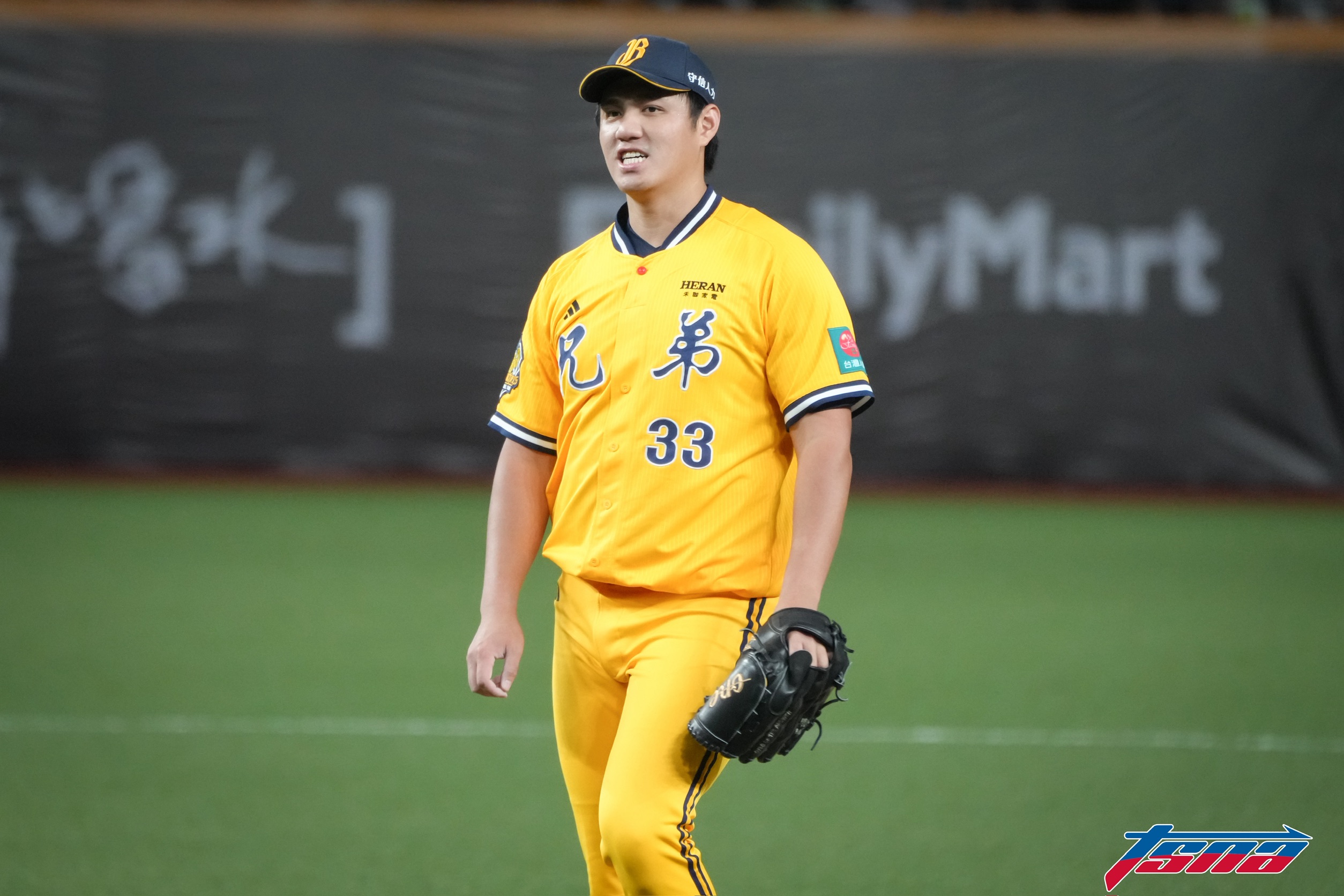 鄭浩均，黃以信攝。
