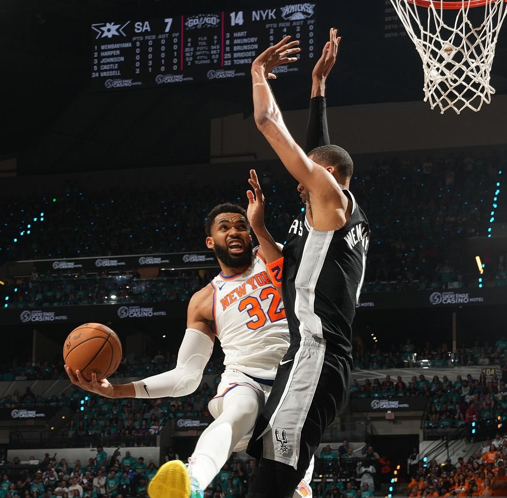 總冠軍賽系列戰首勝賽後Karl-Anthony Towns 表示：「感覺母親就在這裡。」（來源：New York Basketball X）